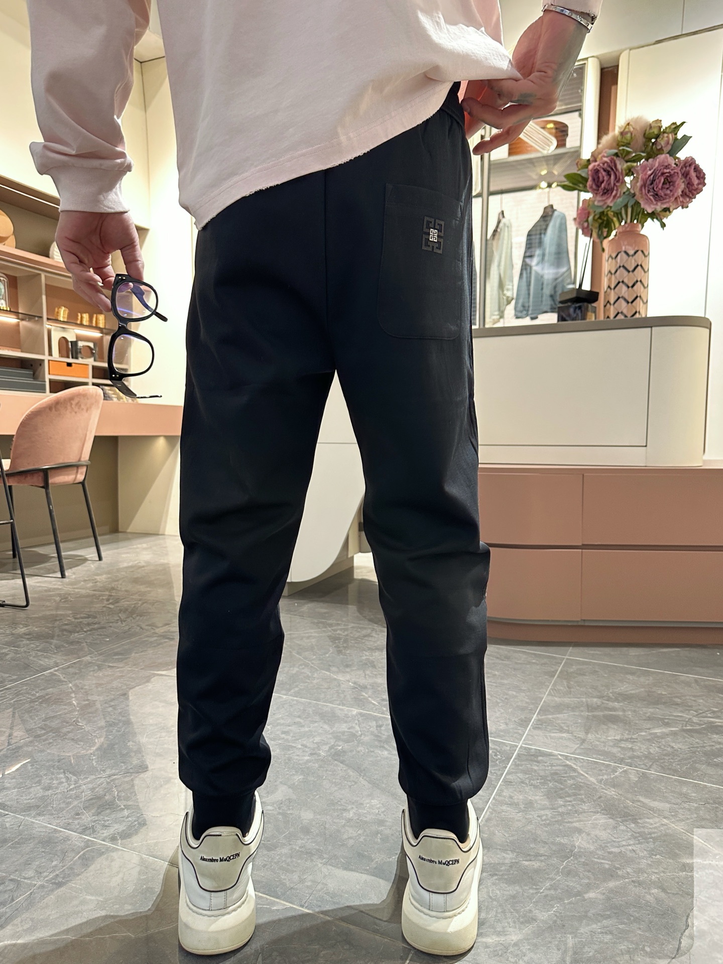   纪梵希  顶级货品🐮🆕2025春夏新款休闲裤！官网同步发售。品牌经典LOGO休闲裤 ，定制面料，舒适