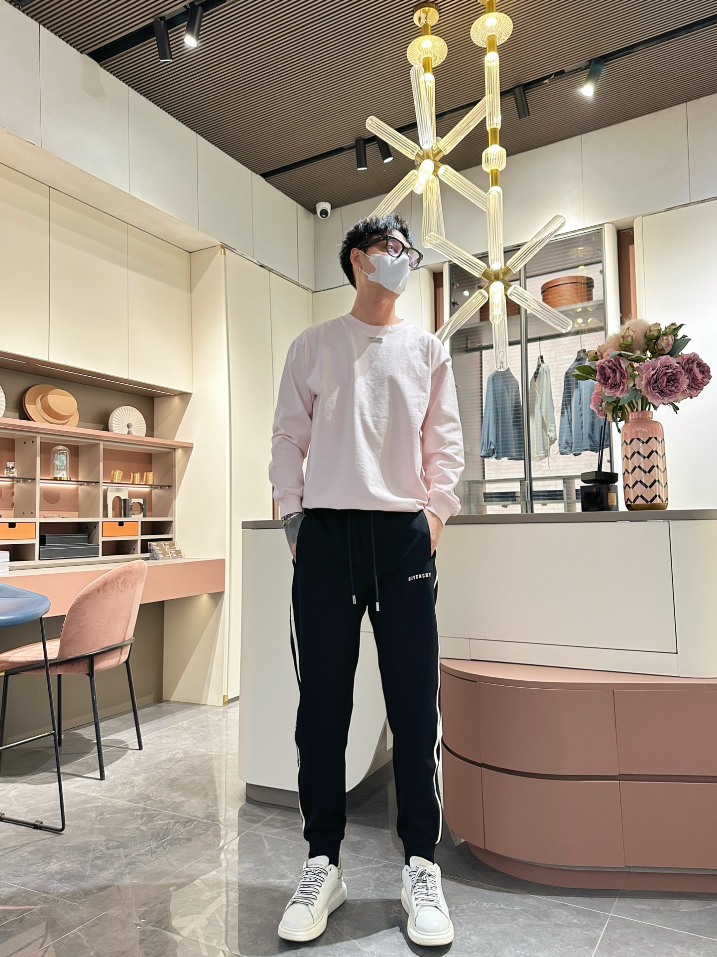   纪梵希  顶级货品🐮🆕2025春夏新款休闲裤！官网同步发售。品牌经典LOGO休闲裤 ，定制面料，舒适