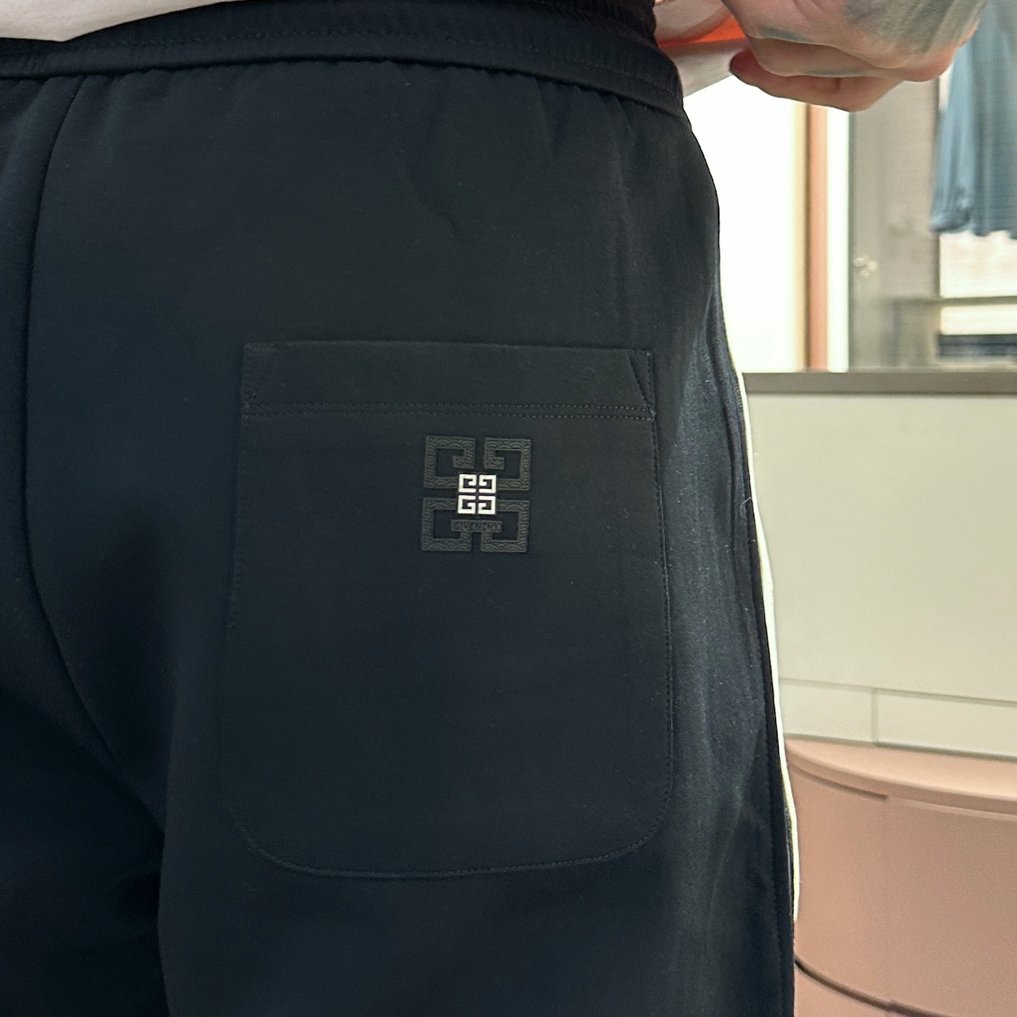   纪梵希  顶级货品🐮🆕2025春夏新款休闲裤！官网同步发售。品牌经典LOGO休闲裤 ，定制面料，舒适