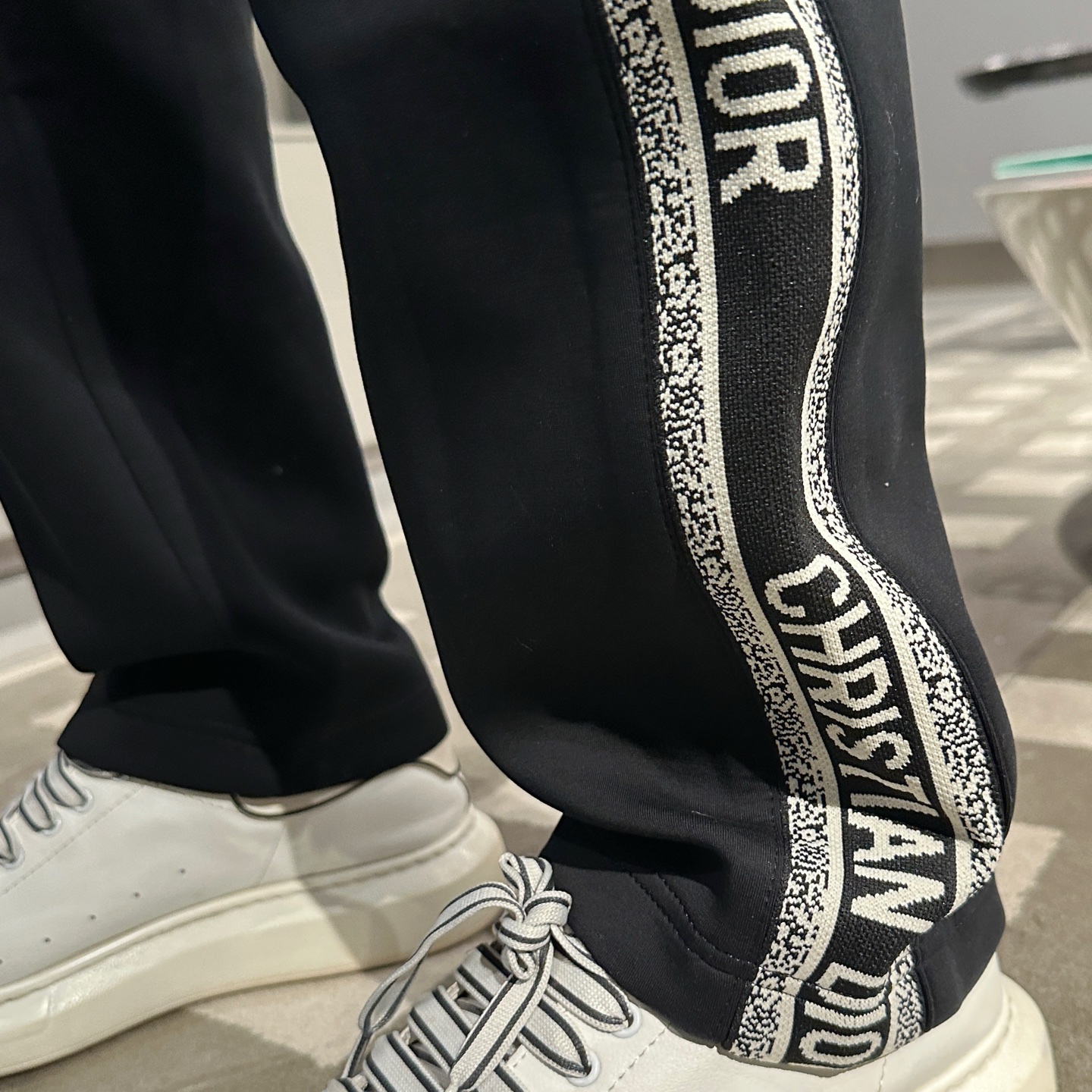 迪奥 顶级货品🐮 🆕2025秋冬新款休闲裤！官网同步发售。品牌经典LOGO休闲裤 ，定制面料，舒适度极好