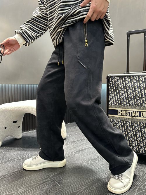 Louis Vuitton Logo-Embossed Casual Pants - Spring 2025 Collection 1 Louis Vuitton Logo-Embossed Casual Pants - Spring 2025 Collection