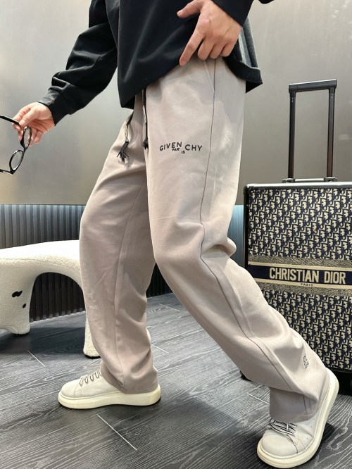 Givenchy Pantalon de survêtement décontracté avec logo classique, collection printemps 2025 1 Givenchy Pantalon de survêtement décontracté avec logo classique, collection printemps 2025