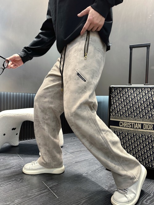 Louis Vuitton 2025 Spring Men's Logo Casual Pants - Supreme Comfort 1 Louis Vuitton 2025 Spring Men's Logo Casual Pants - Supreme Comfort