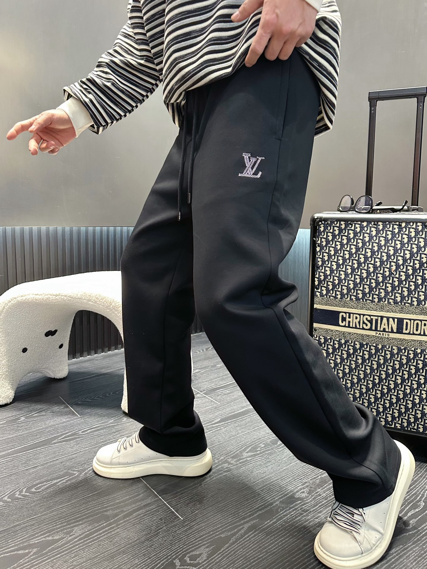 Louis Vuitton Men's Black Casual Pants with Classic Logo, Spring 2025 2 i1737965629573 4979 0 3