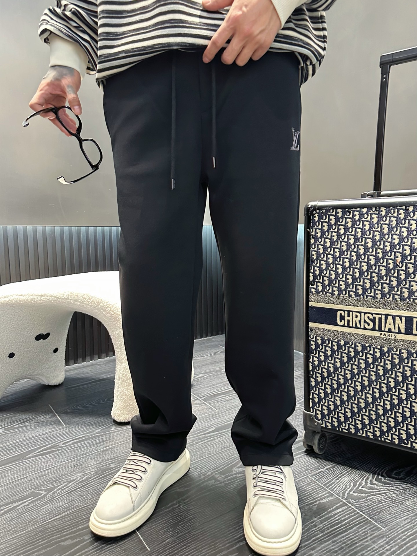 Louis Vuitton Men's Black Casual Pants with Classic Logo, Spring 2025 3 i1737965629573 8540 0 1