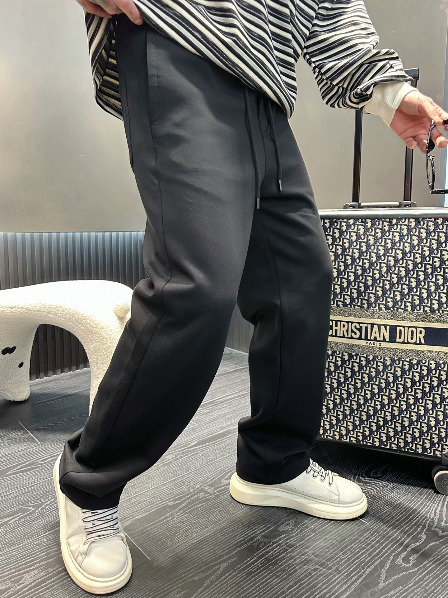 Louis Vuitton Men's Black Casual Pants with Classic Logo, Spring 2025 4 i1737965633341 7902 0 2