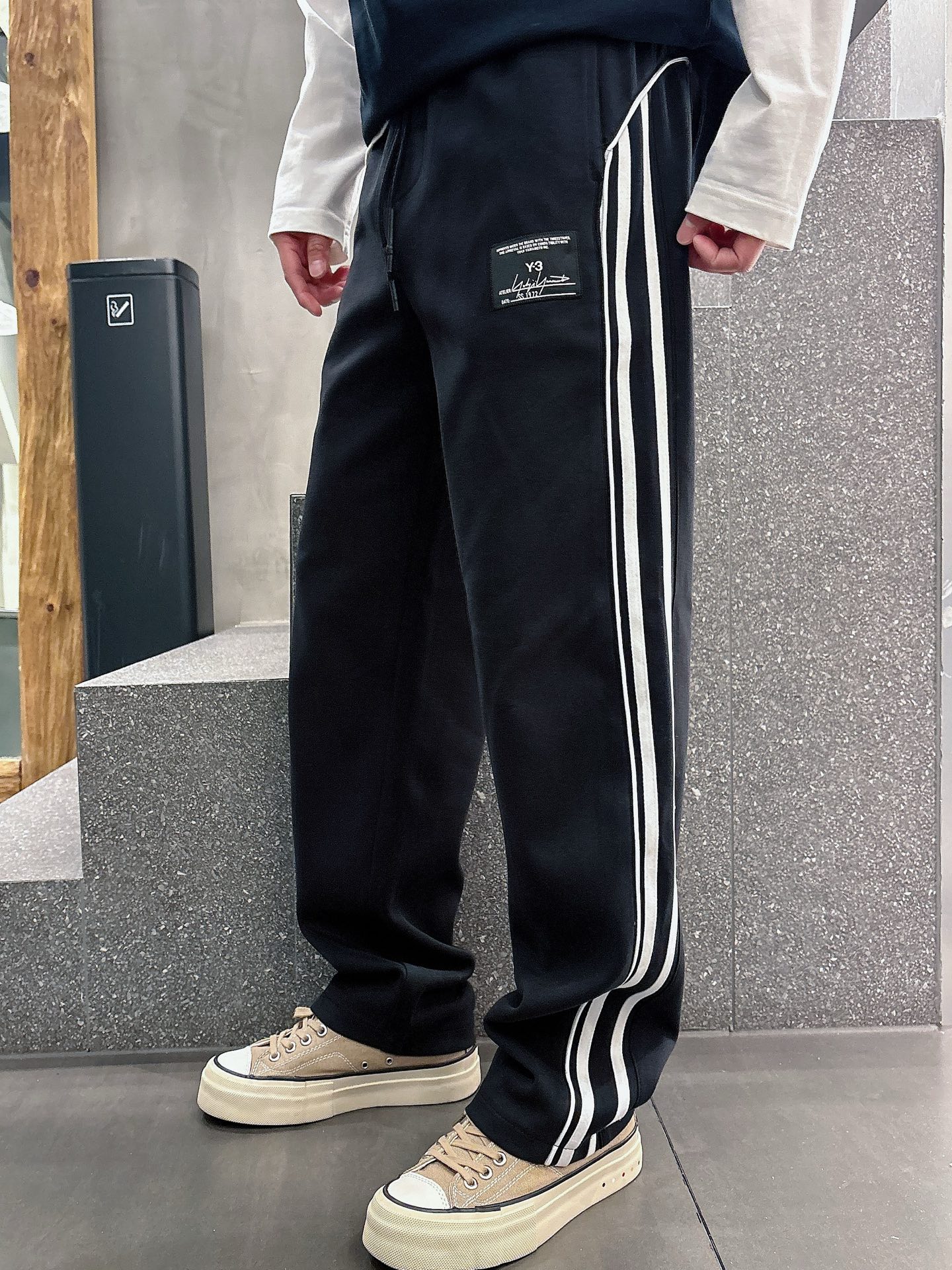 “New 2025 Classic Logo Leisure Pants: Custom Fabrics, Great Comfort, Highly Visible” - 图片 7