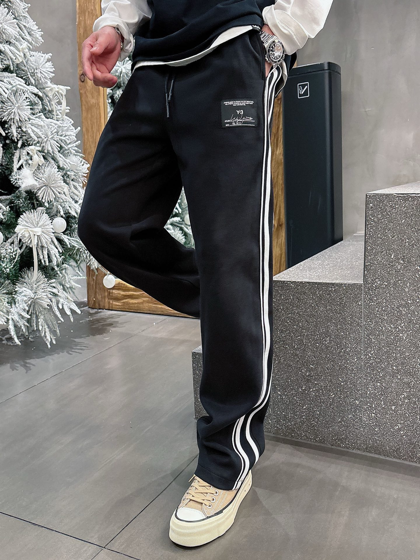“New 2025 Classic Logo Leisure Pants: Custom Fabrics, Great Comfort, Highly Visible” - 图片 5