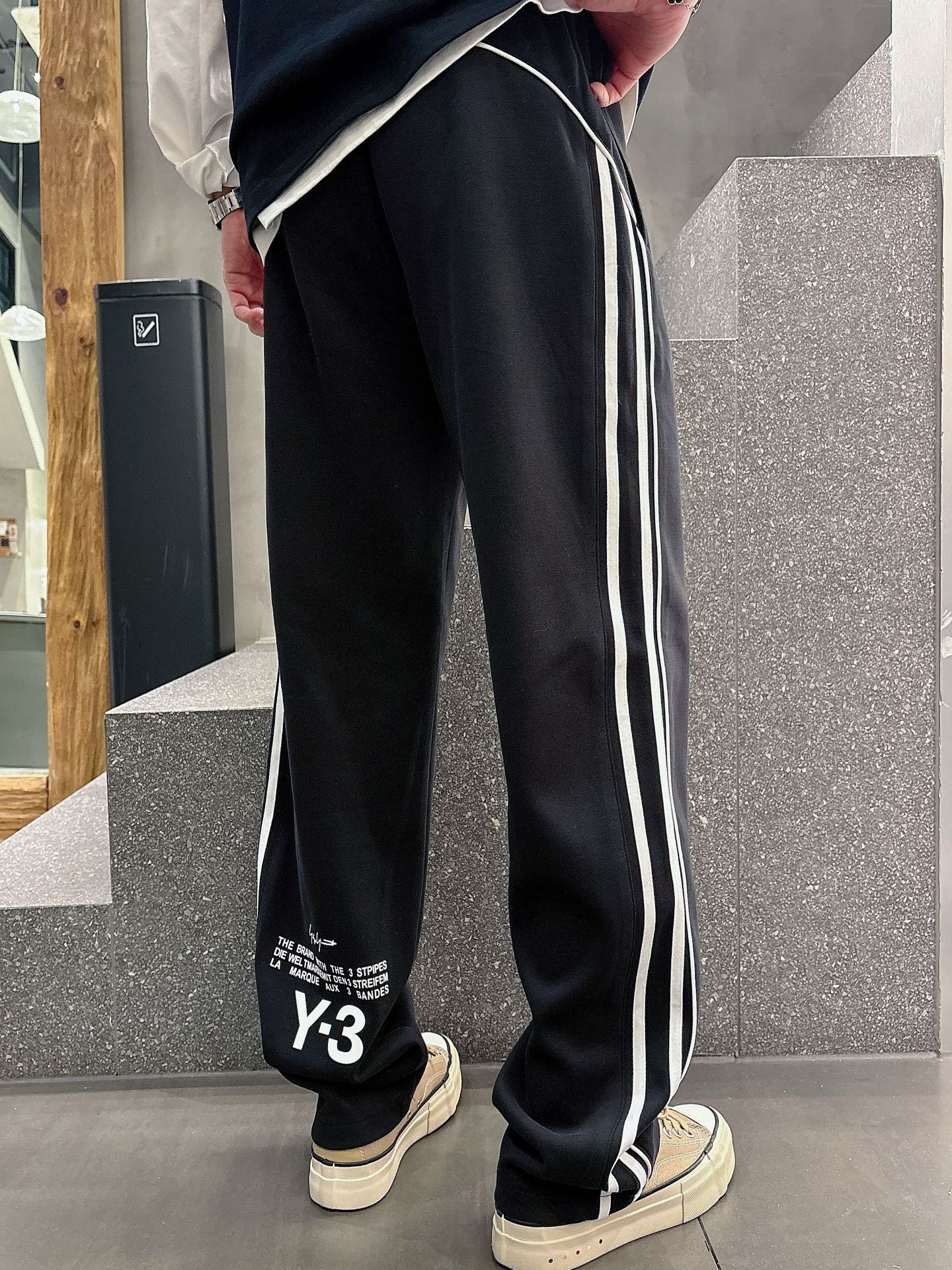 “New 2025 Classic Logo Leisure Pants: Custom Fabrics, Great Comfort, Highly Visible” - 图片 4