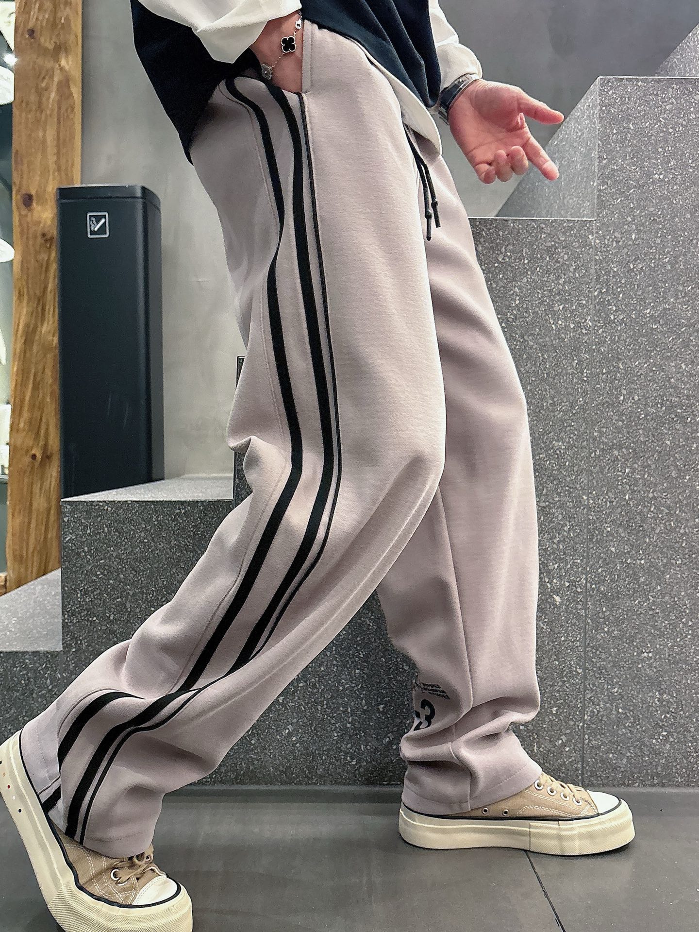 “2025 New Classic Logo Leisure Pants: Custom Fabrics, Great Comfort, Highly Visible” - 图片 3