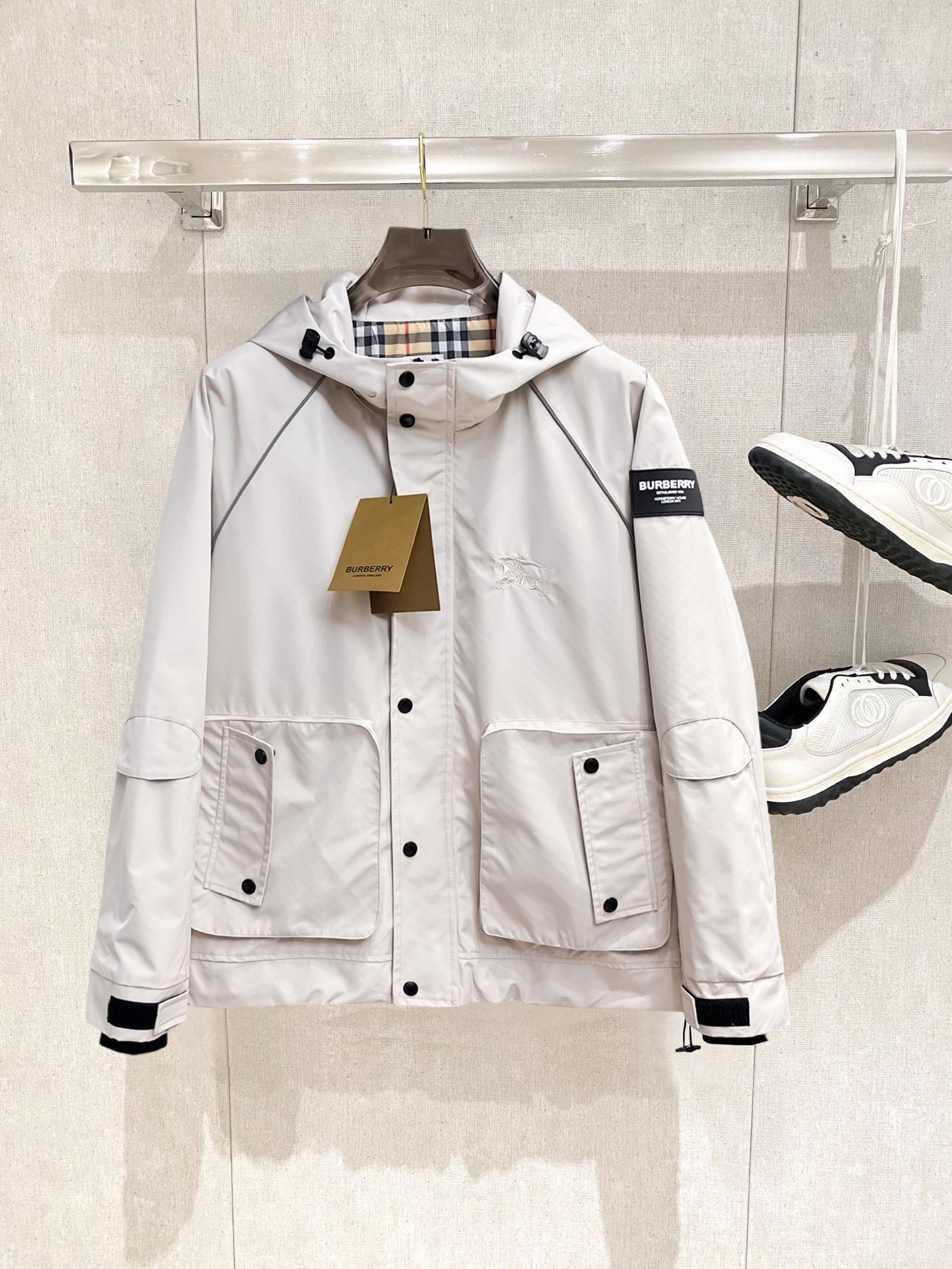 _dw99siuv5YctWxM9Qu3rSYxJjsW7mazXGsJHa1A