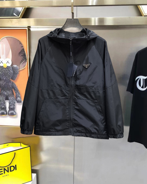 Prada 2025SS Men's Spring Jacket: High-End, Breathable, and Comfortable 1 Prada 2025SS Men's Spring Jacket: High-End, Breathable, and Comfortable