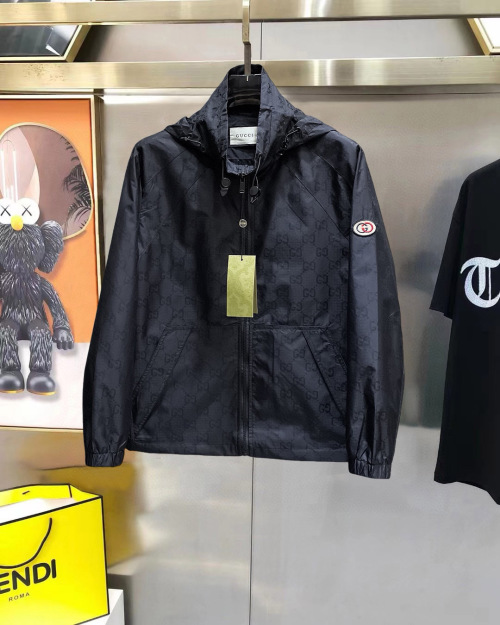 جاكيت رجالي Gucci بتصميم عصري ومريح، إصدار ربيع 2025 1 جاكيت رجالي Gucci بتصميم عصري ومريح، إصدار ربيع 2025