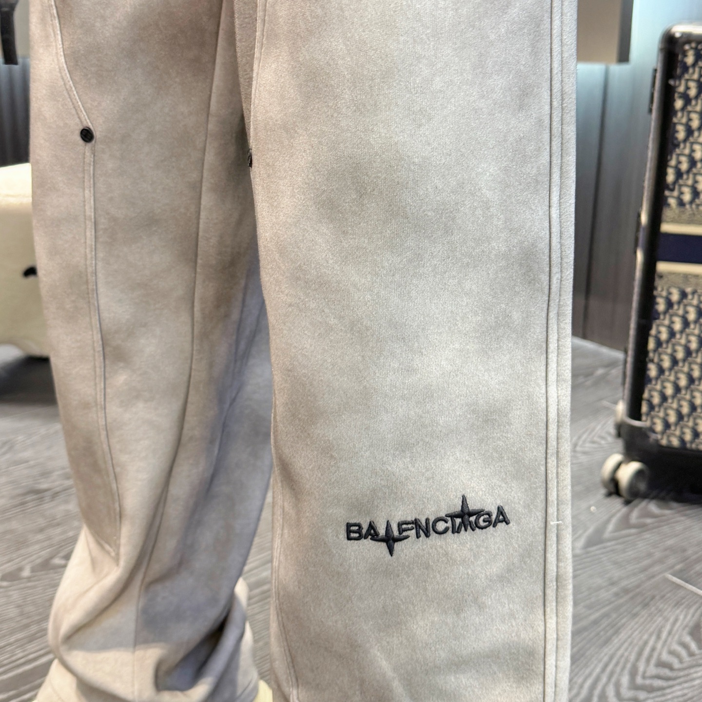 Balenciaga Men's Classic Logo Sweatpants 2025 Spring Collection - Comfortable Fit 8 i1740043982094 6793 0 6