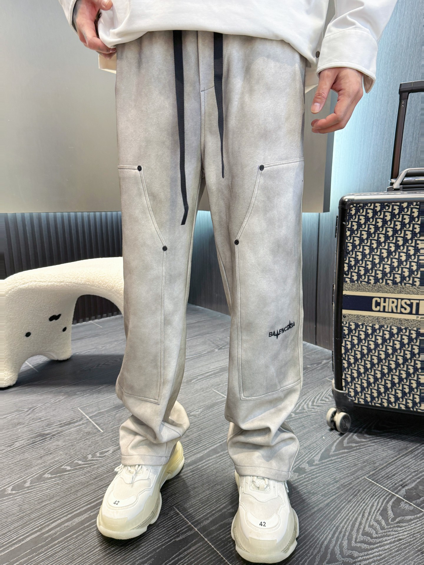 Balenciaga Men's Classic Logo Sweatpants 2025 Spring Collection - Comfortable Fit 3 i1740043982140 2711 0 1