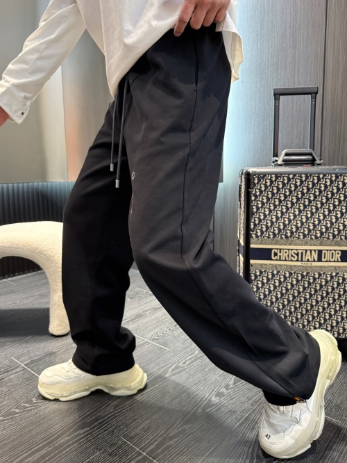 Louis Vuitton 2025 Spring Men's Black Logo Drawstring Casual Pants 1 Louis Vuitton 2025 Spring Men's Black Logo Drawstring Casual Pants