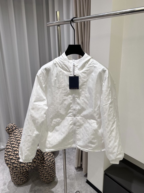 Chaqueta Ligera Louis Vuitton para Hombre - Colección Primavera 2025 1 Chaqueta Ligera Louis Vuitton para Hombre - Colección Primavera 2025
