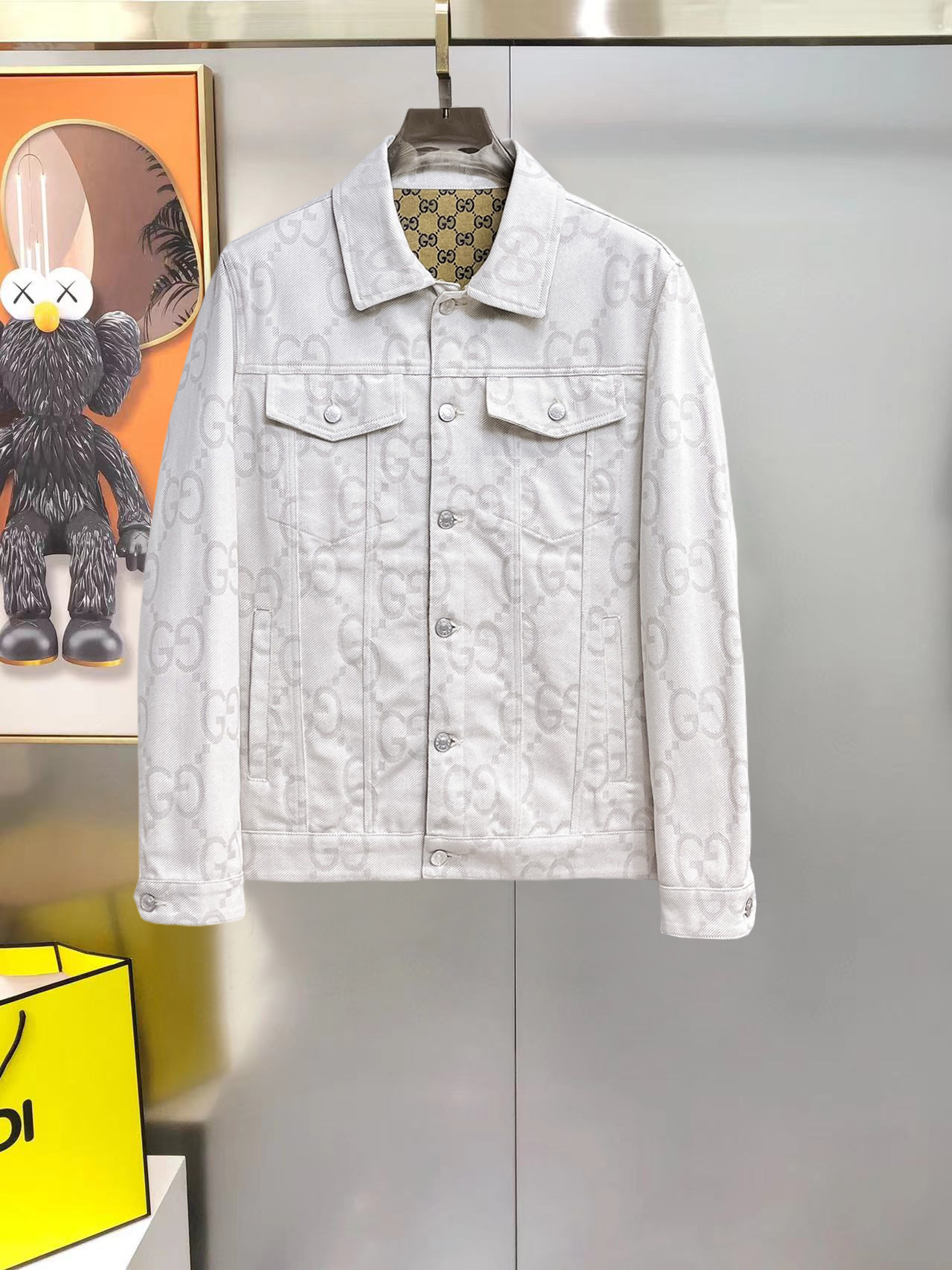 NO:514898,Guqi, the same style on the official website, complete three standards, released in advance. 2025ss Spring new men's jacket, original single three standards, high-end version, customized counter fabric, breathable and comfortable, impeccable details, brand element design concept, reflecting high quality. The feel is delicate and soft, presents casual cut, and the upper body style is superb. Number of sizes M~3XL,,, jackets & coats, jackets & coats, alexander wang19860909古奇 官网同款,三标齐全,提前发售 2025ss春季新款男士夹克外套,原单三标齐全高端版本 专柜定制面料 透气舒适度高,细节无可挑剔,品牌元素设计理念,体现高品质.手感细腻柔软 呈现休闲裁剪,上身版型超赞 码数M～3XL,,,jackets & coats,jackets & coats,alexander wang,Men's clothing