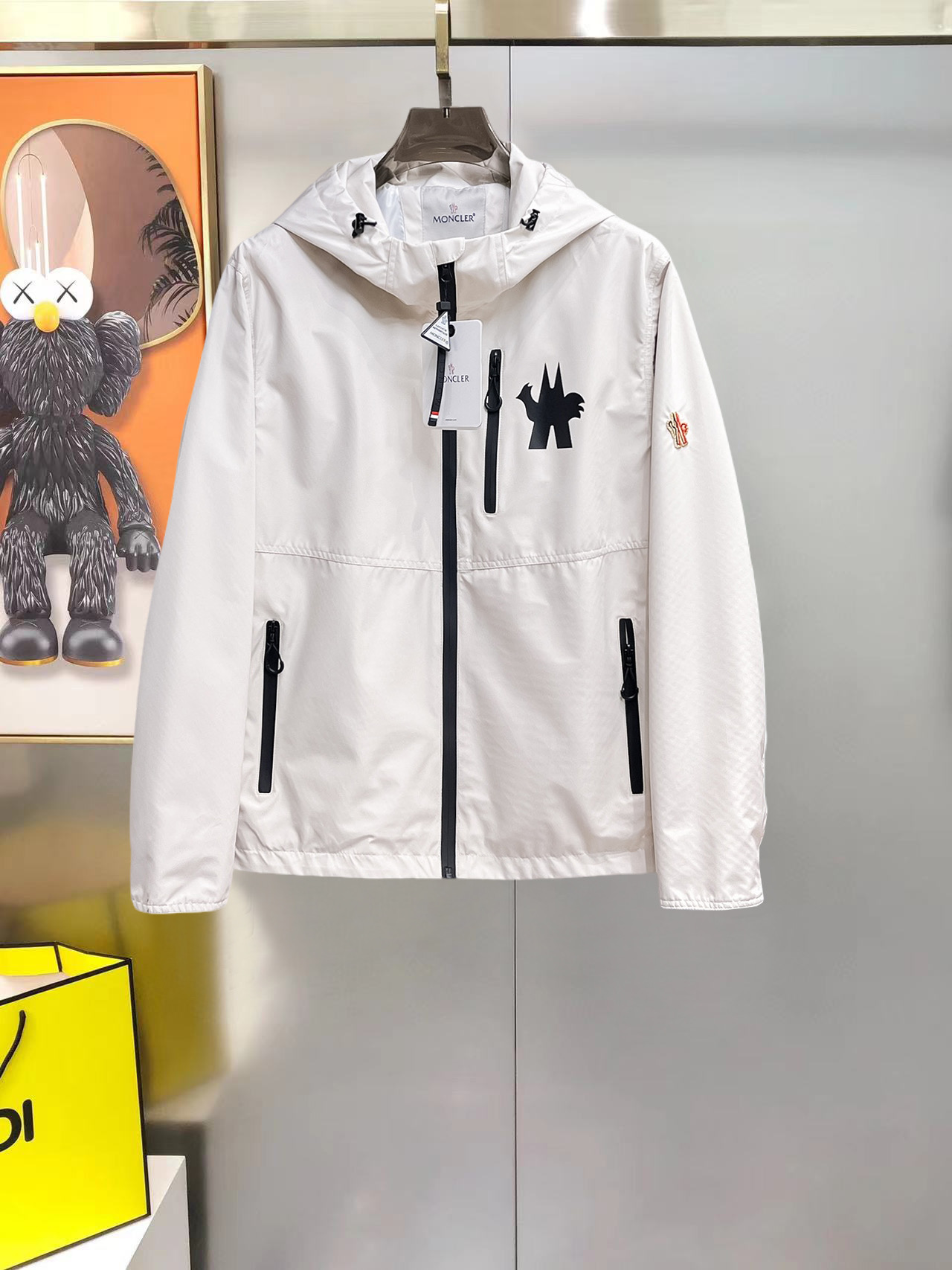 NO:514903,The same style on the official website, complete three standards, and is released in advance. 2025ss Spring new men's jacket, original single three standards, high-end version, customized counter fabric, breathable and comfortable, impeccable details, brand element design concept, reflecting high quality. The feel is delicate and soft, presents casual cut, and the upper body style is superb. Number of sizes M~3XL,,,Moncler, jackets & coats, jackets & coats, alexander wang19860909蒙口 官网同款,三标齐全,提前发售 2025ss春季新款男士夹克外套,原单三标齐全高端版本 专柜定制面料 透气舒适度高,细节无可挑剔,品牌元素设计理念,体现高品质.手感细腻柔软 呈现休闲裁剪,上身版型超赞 码数M～3XL,,,Moncler,jackets & coats,jackets & coats,alexander wang,Men's clothing