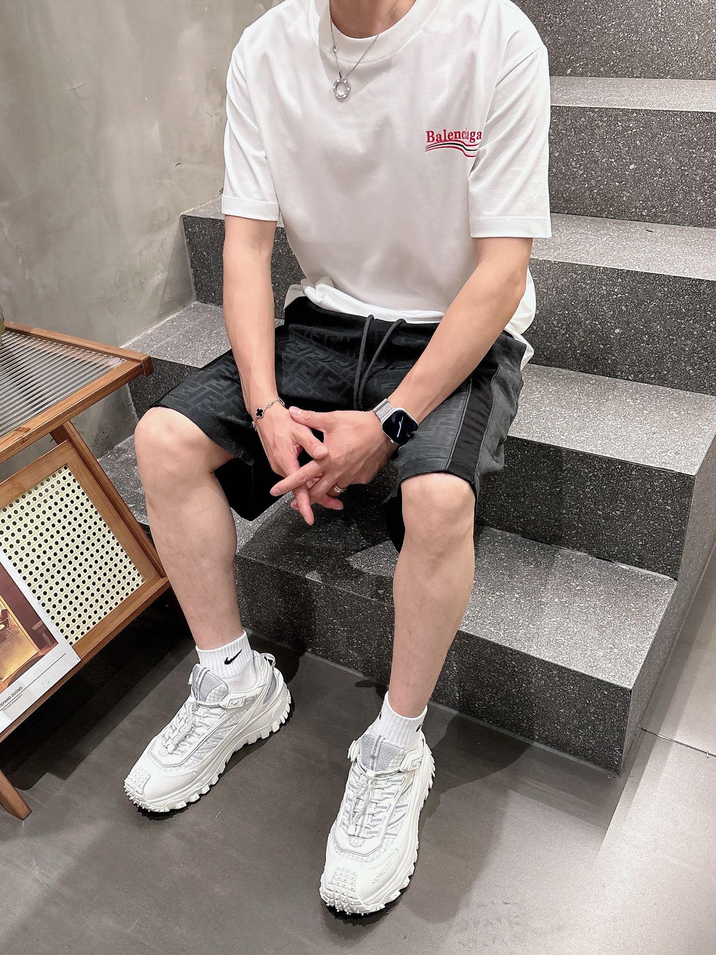 芬迪  三标齐全    2026夏季新款男士休闲短裤，高级定制面料透气面料 透气弹力舒适度极高，细节无可