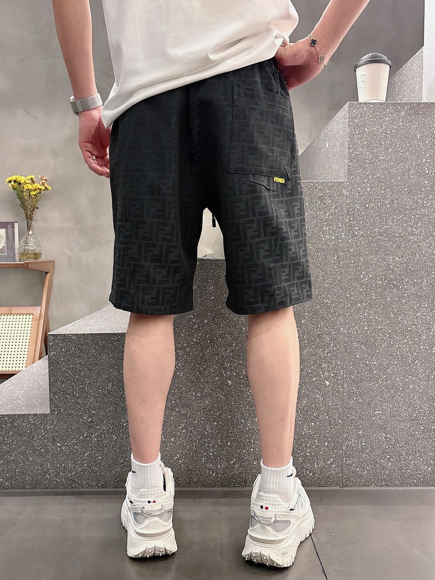 芬迪  三标齐全    2026夏季新款男士休闲短裤，高级定制面料透气面料 透气弹力舒适度极高，细节无可