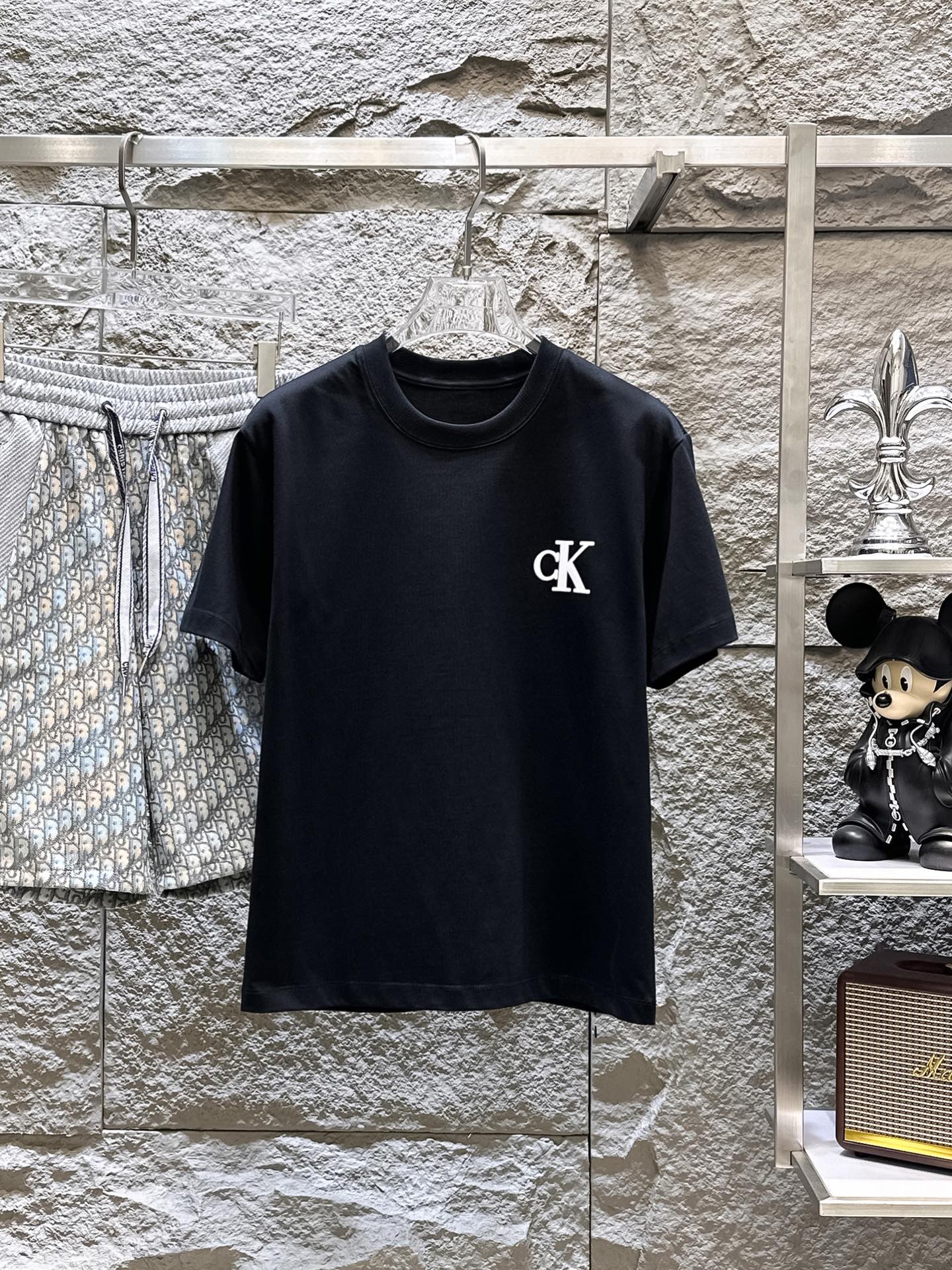 “High-Quality Summer T-Shirts with Original Fabric Technology and Custom Hardware”