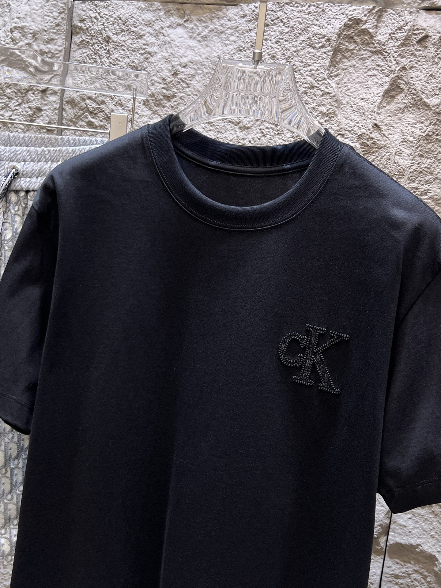 “New Summer T-Shirts with Original Fabric Technology and Custom Hardware” - 图片 3