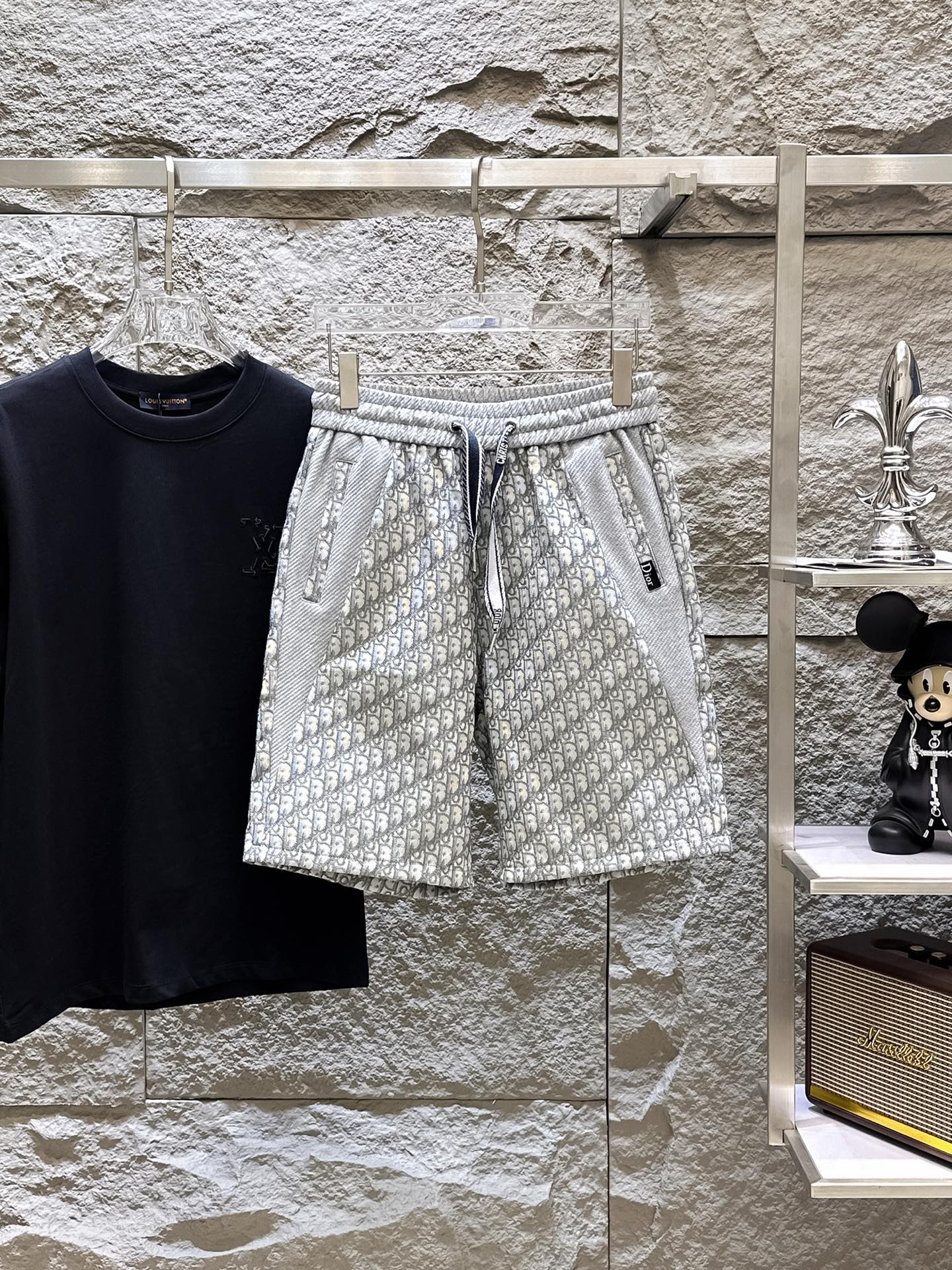 NO:775053,Dior's 2026 new summer men's casual shorts with three complete standards, advanced custom-made breathable fabrics, extremely breathable, elastic and comfortable, impeccable details, top-grade accessories, original logo design concept, delicate and soft feel!  The upper body fit is awesome!  For sizes M-XXXL, please state your height and weight when ordering, dior, shorts,19860909迪奥 三标齐全 2026夏季新款男士休闲短裤,高级定制面料透气面料 透气弹力舒适度极高,细节无可挑剔,顶级辅料配备,原版logo设计理念,手感细腻柔软！上身版型超赞！尺码M-XXXL下单报身高体重,,dior,shorts,,Men's clothing