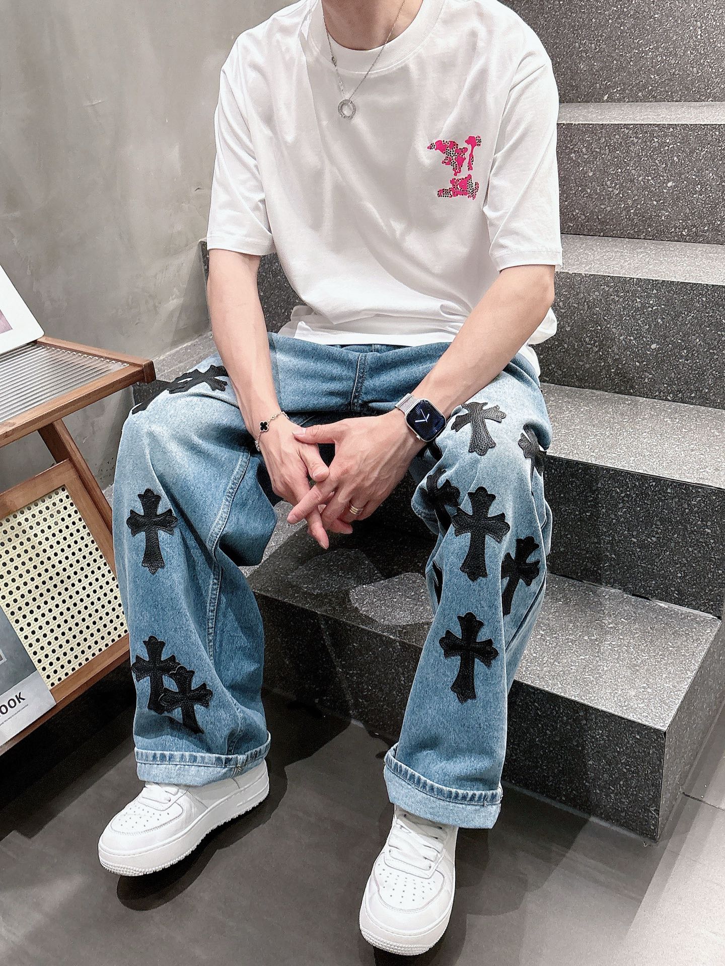    LV  三标齐全。 2025夏季新款最新品短袖T恤，专柜同步有售，原单狠货，时尚进口原版科技面料，