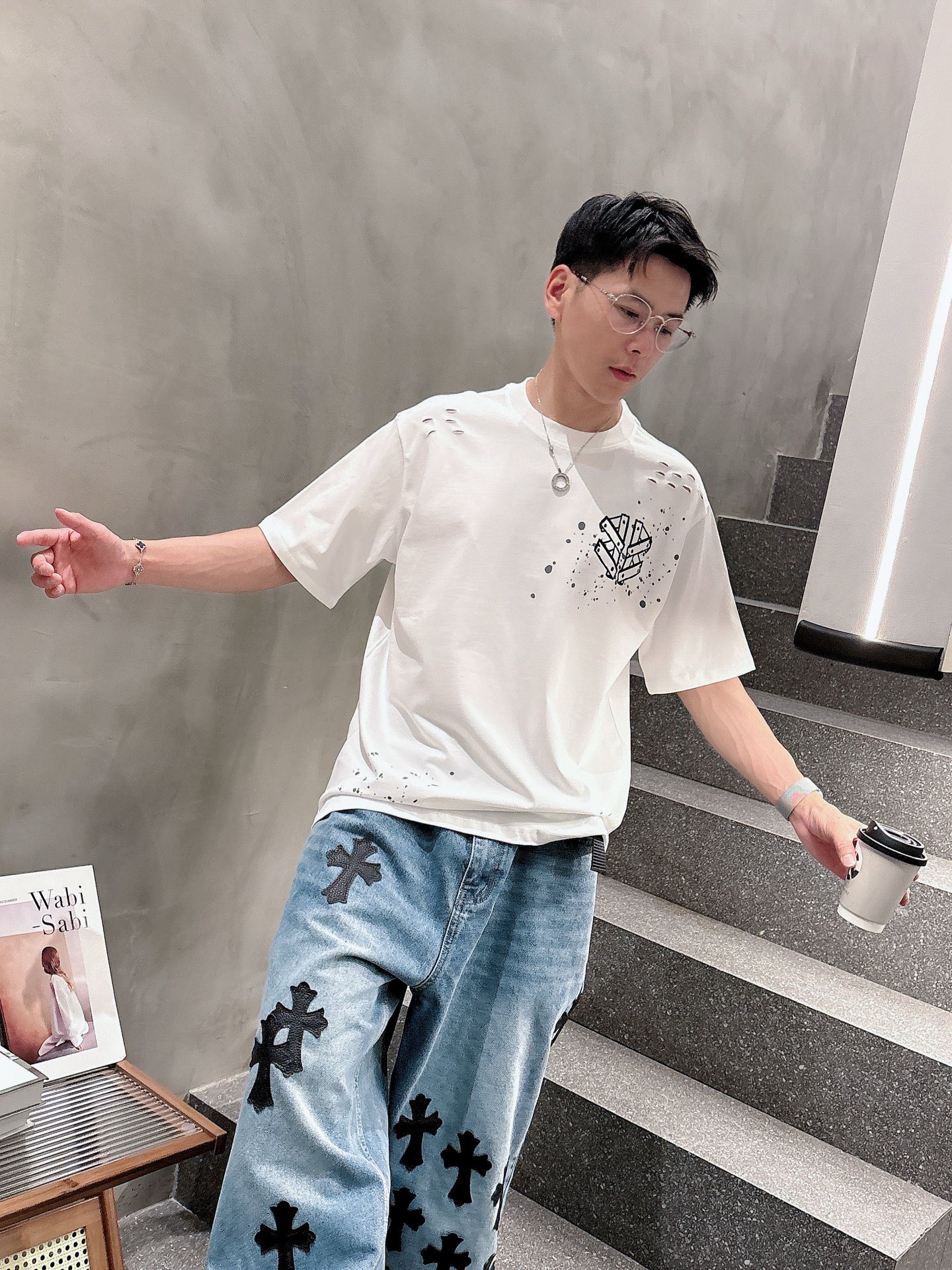    巴黎世家  三标齐全。 2025夏季新款最新品短袖T恤，专柜同步有售，原单狠货，时尚进口原版科技面