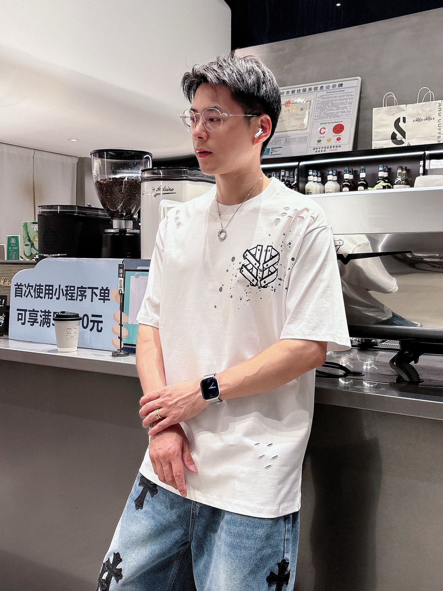    巴黎世家  三标齐全。 2025夏季新款最新品短袖T恤，专柜同步有售，原单狠货，时尚进口原版科技面