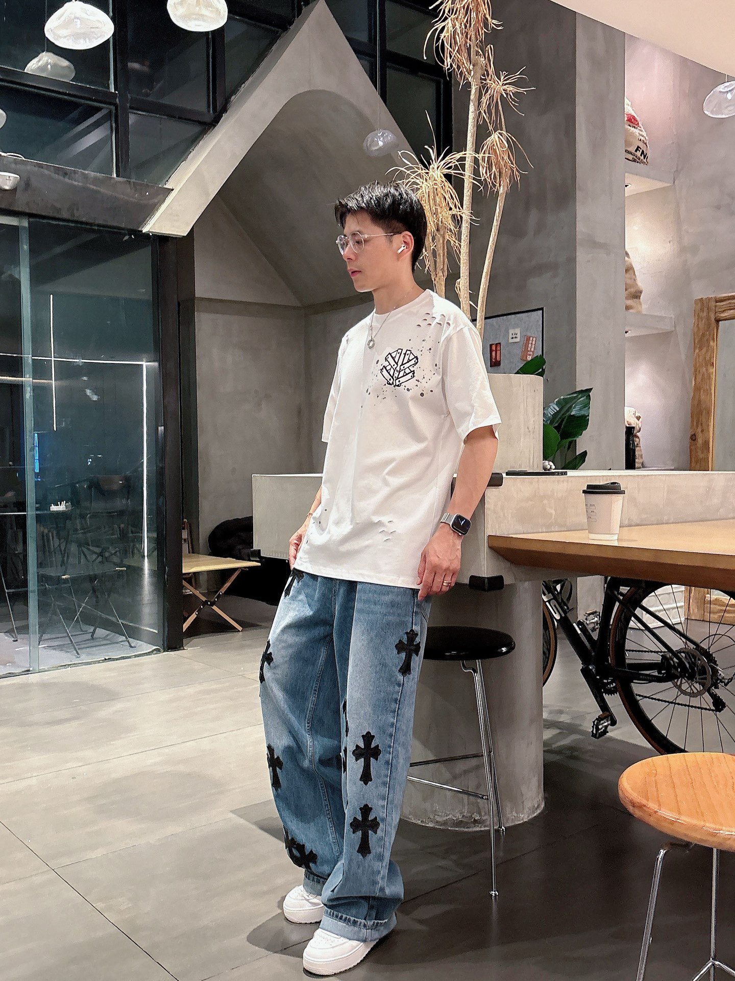    巴黎世家  三标齐全。 2025夏季新款最新品短袖T恤，专柜同步有售，原单狠货，时尚进口原版科技面