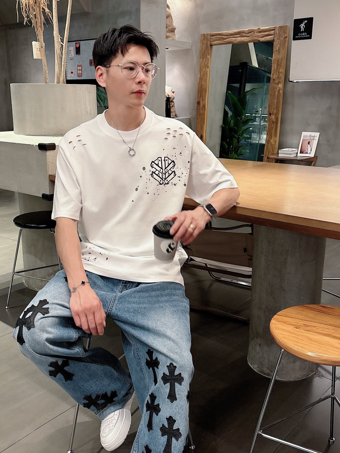    巴黎世家  三标齐全。 2025夏季新款最新品短袖T恤，专柜同步有售，原单狠货，时尚进口原版科技面