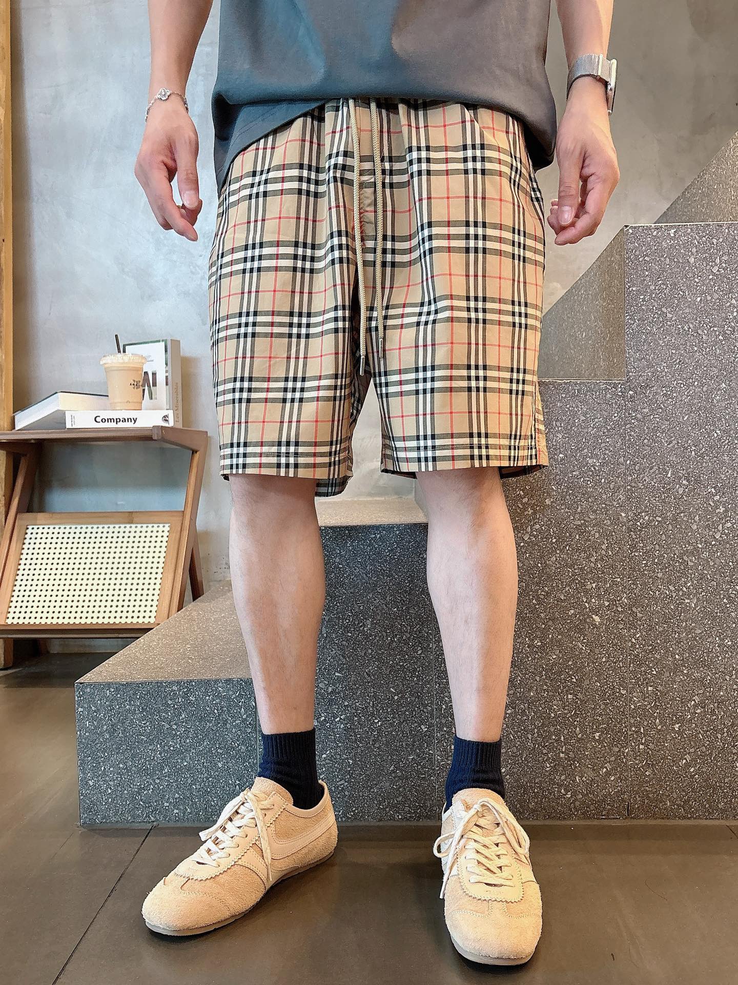 巴宝莉  三标齐全    2026夏季新款男士休闲短裤，高级定制面料透气面料 透气弹力舒适度极高，细节无