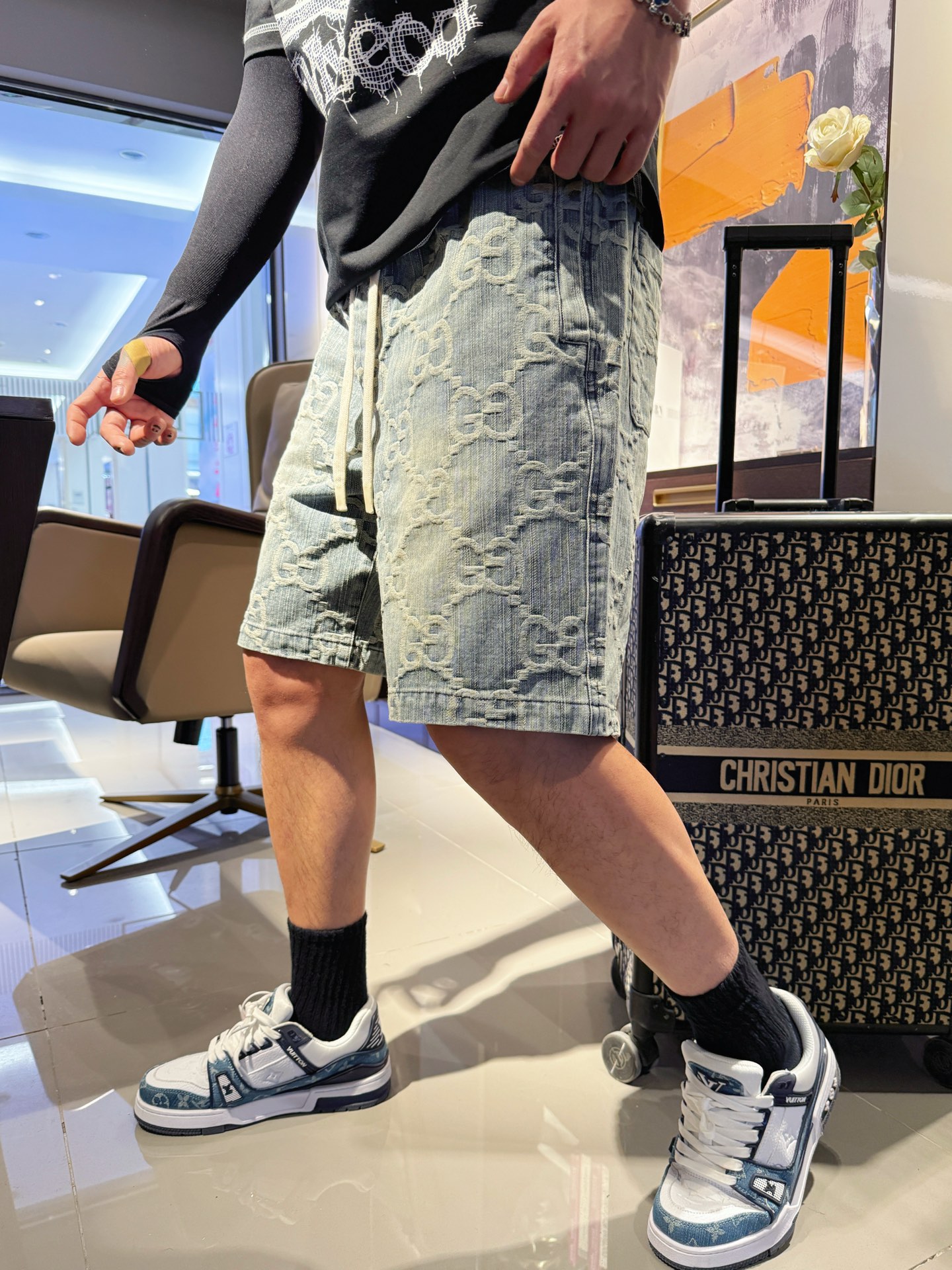 NO:413692,Guqi, complete three standards, 2025 summer new men's casual shorts, high-end custom fabric, breathable fabric, extremely breathable, elastic and comfortable, impeccable details, top-level auxiliary materials, original logo design concept, delicate and soft feel!  The upper body style is excellent!  Size M-XXXL order to report height and weight, shorts, alexander wang19860909古奇 三标齐全 2025夏季新款男士休闲短裤,高级定制面料透气面料 透气弹力舒适度极高,细节无可挑剔,顶级辅料配备,原版logo设计理念,手感细腻柔软！上身版型超赞！尺码M-XXXL下单报身高体重,,shorts,alexander wang,Men's clothing