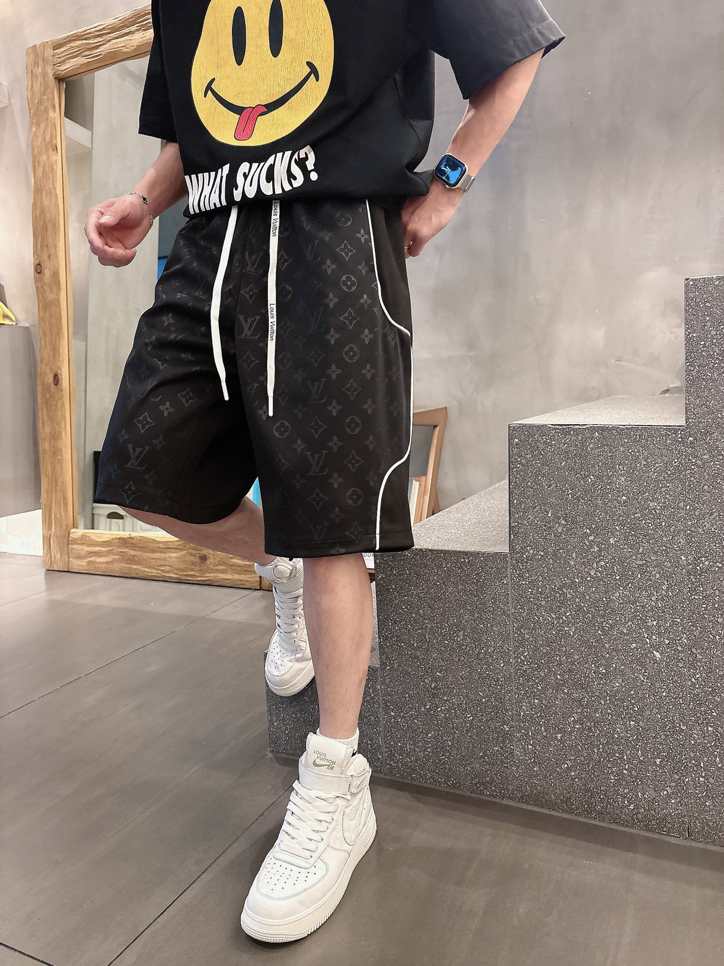 LV  三标齐全    2026夏季新款男士休闲短裤，高级定制面料透气面料 透气弹力舒适度极高，细节无可