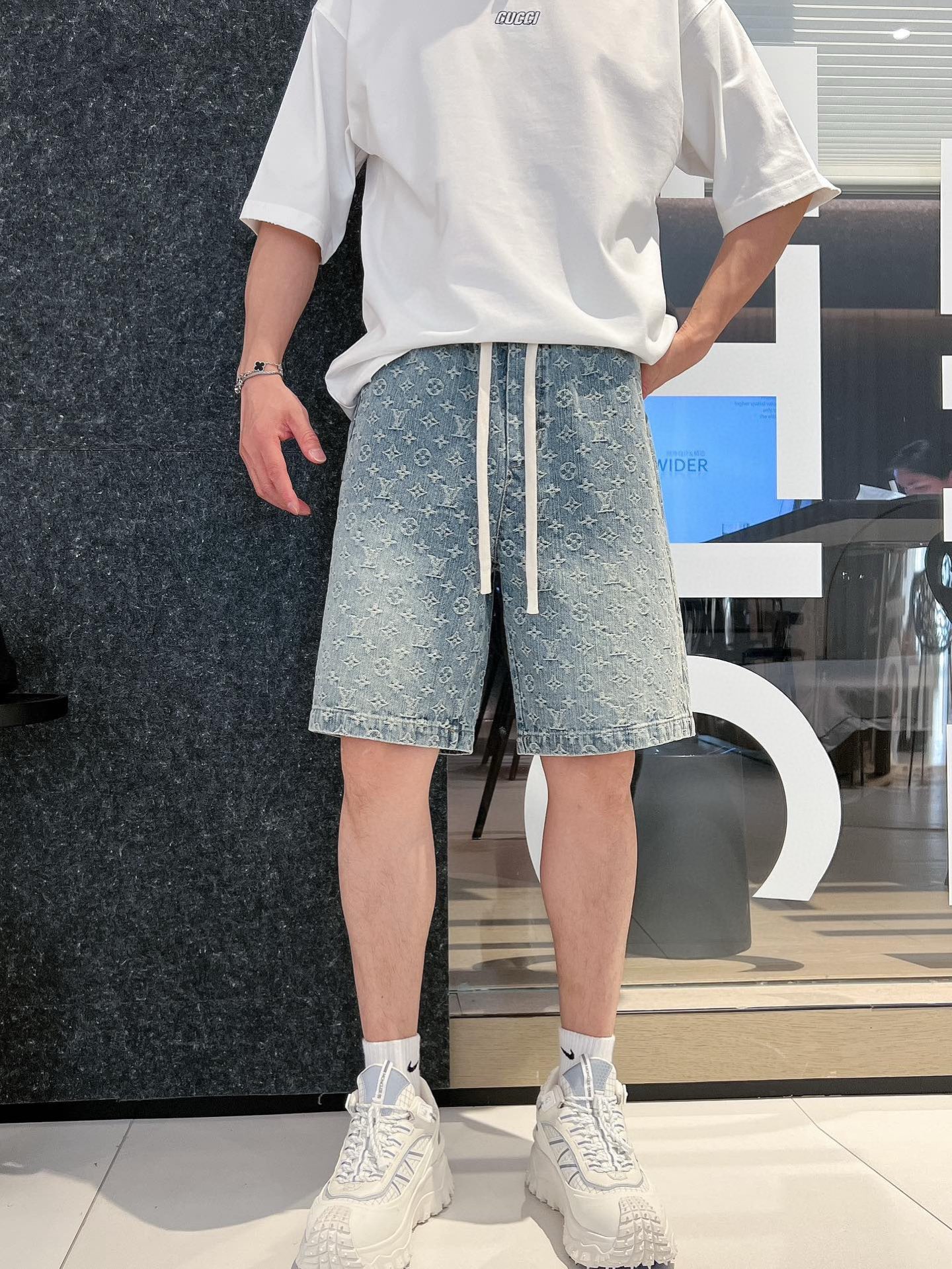 LV  三标齐全    2026夏季新款男士休闲短裤，高级定制面料透气面料 透气弹力舒适度极高，细节无可