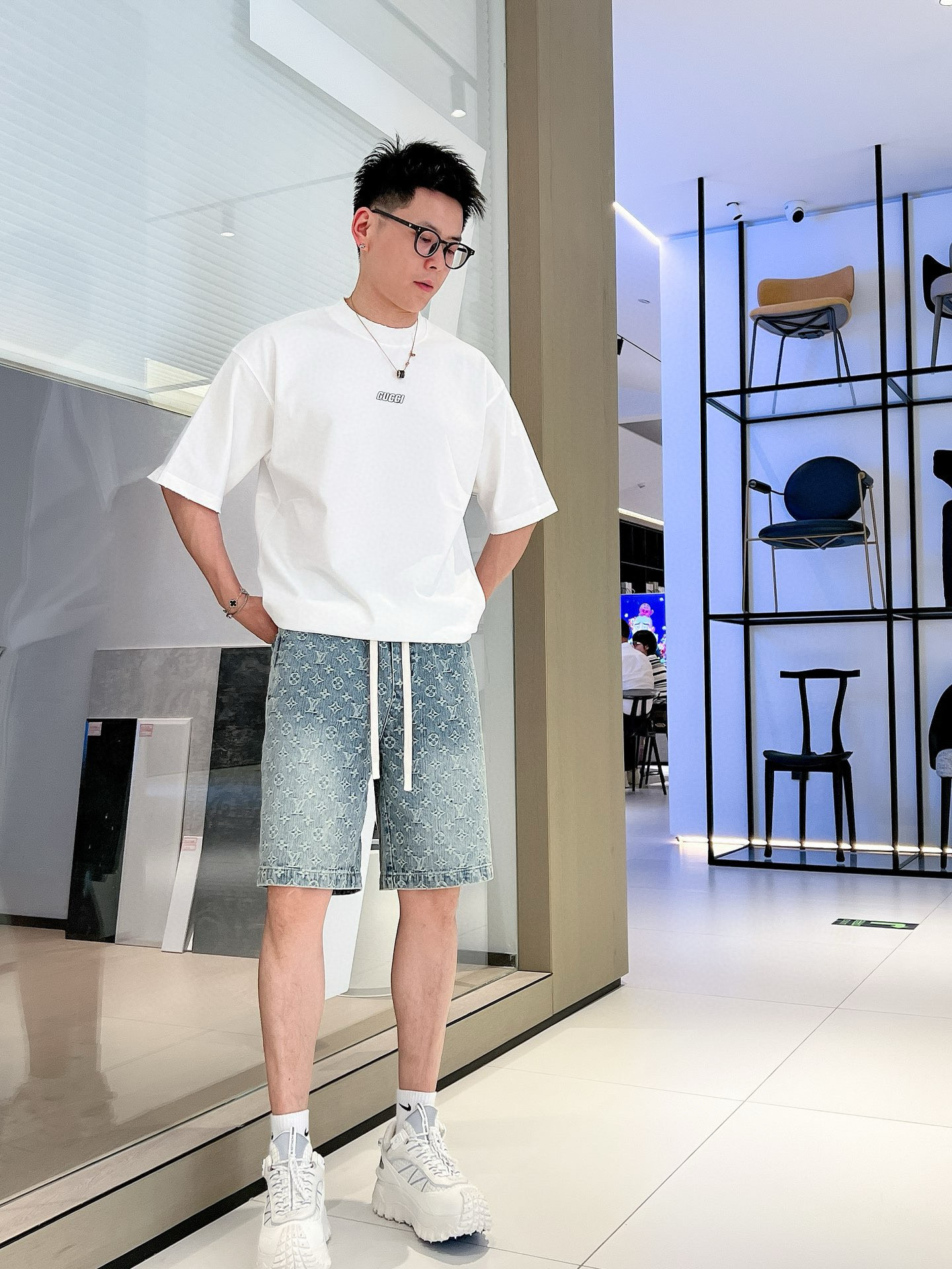 LV  三标齐全    2026夏季新款男士休闲短裤，高级定制面料透气面料 透气弹力舒适度极高，细节无可