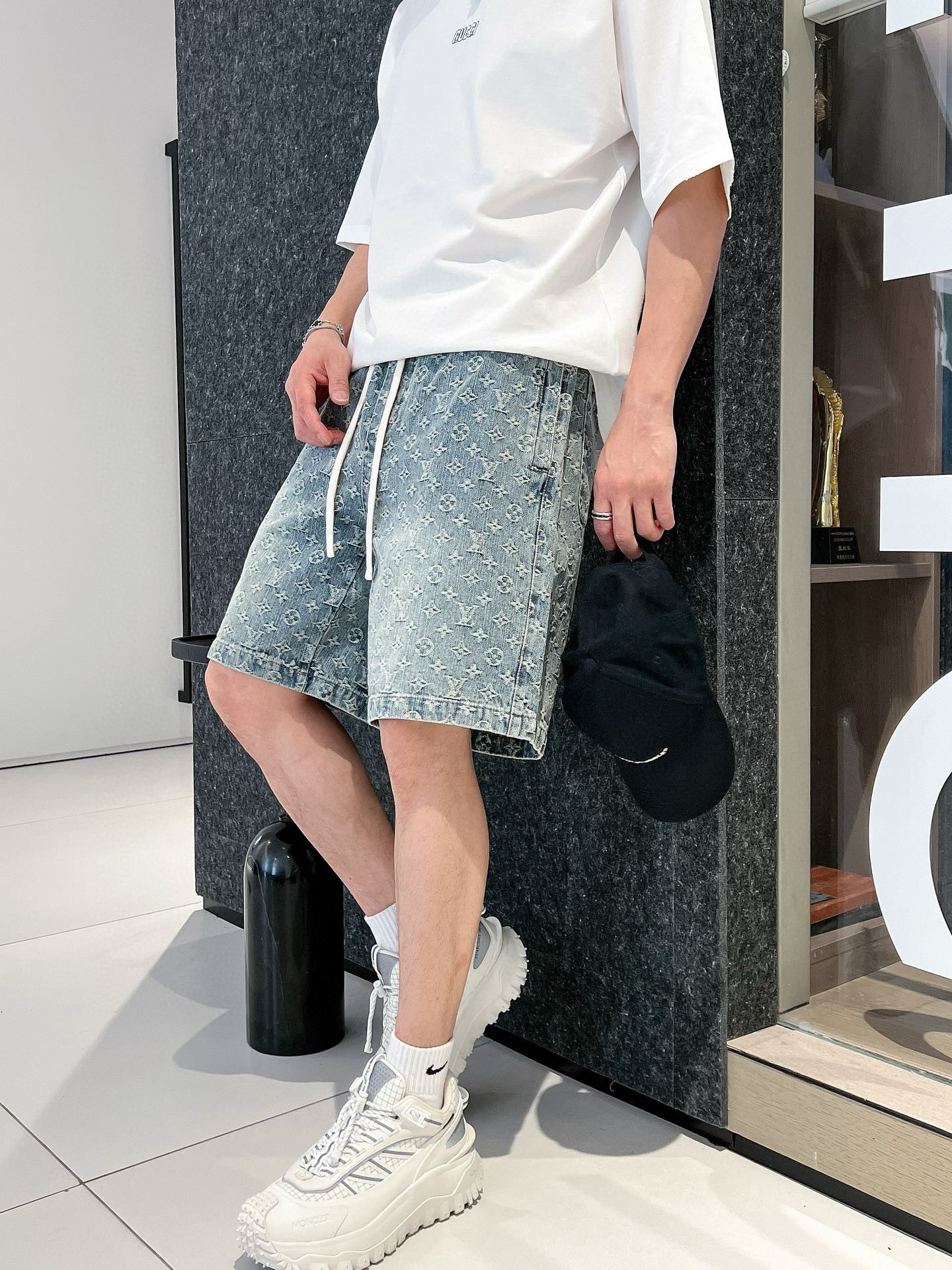 NO:844115,LV three-standard complete 2026 summer new men's casual shorts, advanced custom-made breathable fabrics, extremely breathable, elastic and comfortable, impeccable details, top-grade accessories, original logo design concept, delicate and soft feel!  The upper body fit is awesome!  Sizes M-XXXL, please state your height and weight when ordering,,louis vuitton,shorts,19860909LV 三标齐全 2026夏季新款男士休闲短裤,高级定制面料透气面料 透气弹力舒适度极高,细节无可挑剔,顶级辅料配备,原版logo设计理念,手感细腻柔软！上身版型超赞！尺码M-XXXL下单报身高体重,,louis vuitton,shorts,,Men's clothing