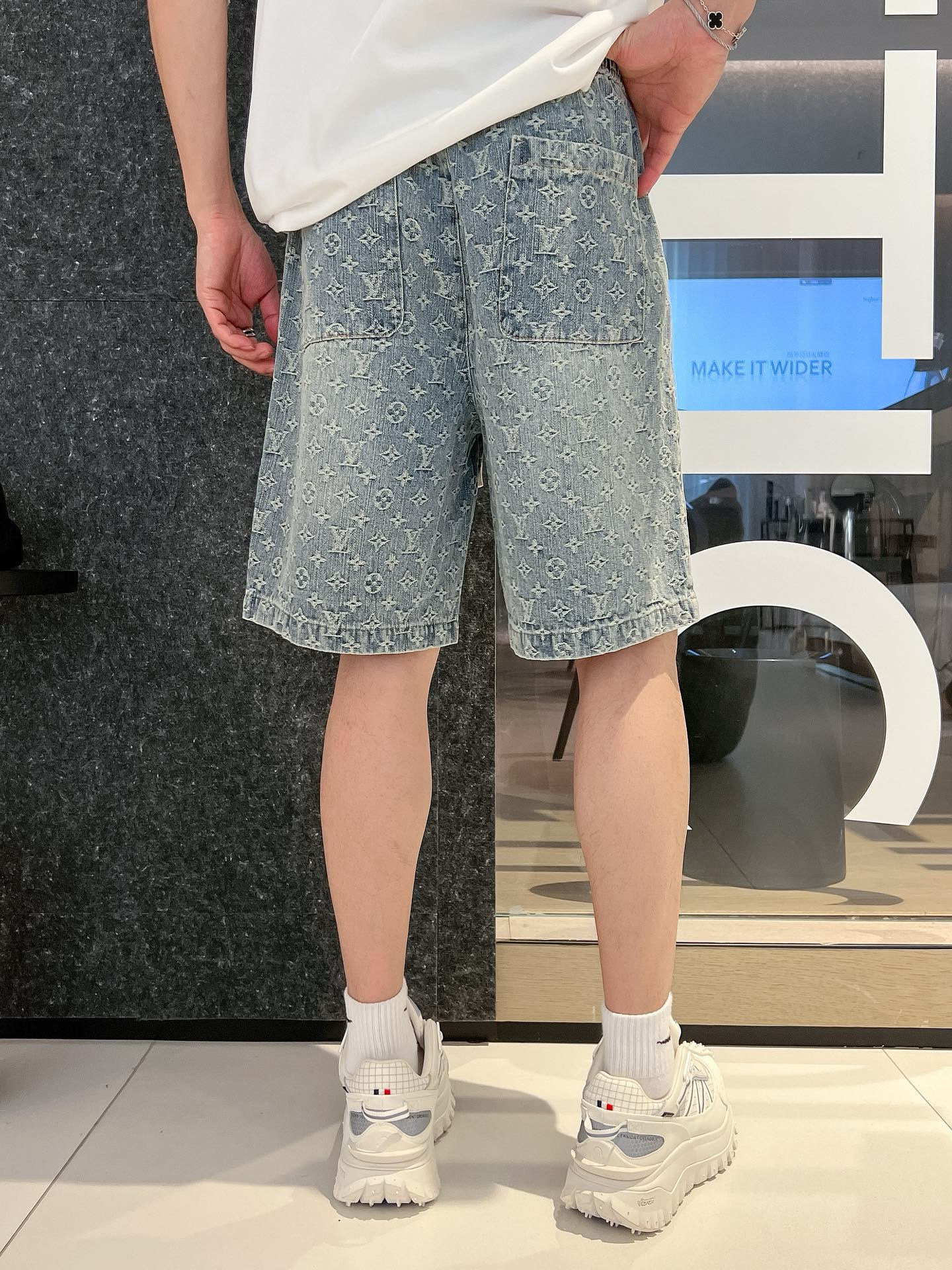 LV  三标齐全    2026夏季新款男士休闲短裤，高级定制面料透气面料 透气弹力舒适度极高，细节无可