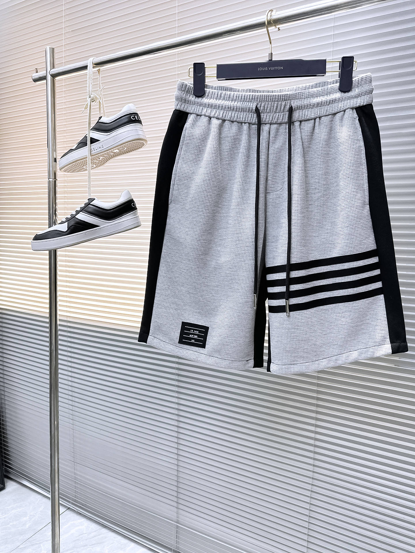 NO:458277,TB three-standard complete, new summer casual shorts, high-end custom fabric breathable fabric, extremely breathable, elastic and comfortable, impeccable details, top-level auxiliary materials, original logo design concept, delicate and soft feel!  The upper body style is excellent!  Size M-XXXL order to report height and weight, shorts, alexander wang19860909TB三标齐全 夏季新款男士休闲短裤,高级定制面料透气面料 透气弹力舒适度极高,细节无可挑剔,顶级辅料配备,原版logo设计理念,手感细腻柔软！上身版型超赞！尺码M-XXXL下单报身高体重,,shorts,alexander wang,Men's clothing