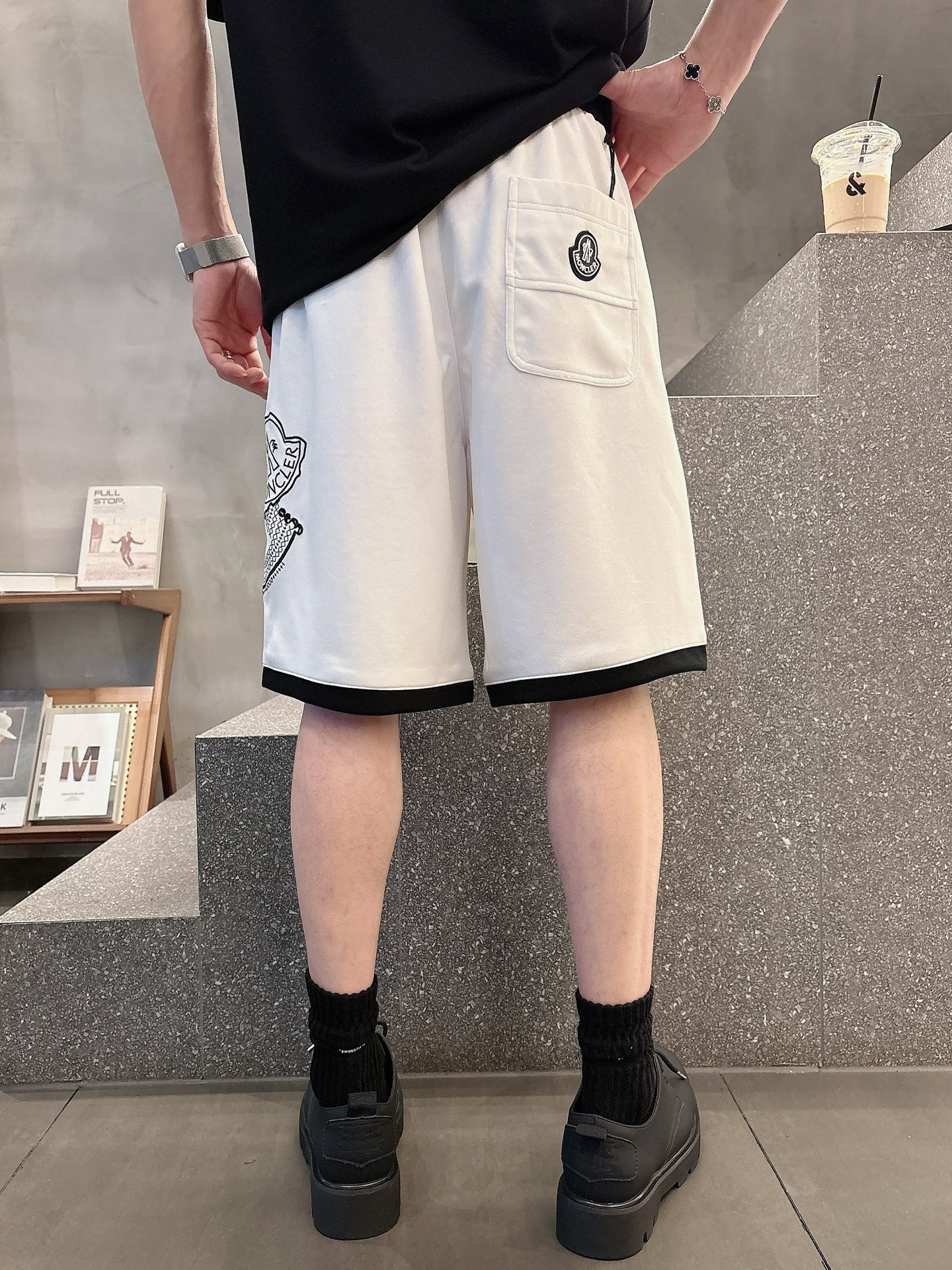 蒙口   三标齐全 2026夏季新款男士休闲短裤，高级定制面料透气面料 透气弹力舒适度极高，细节无可挑剔