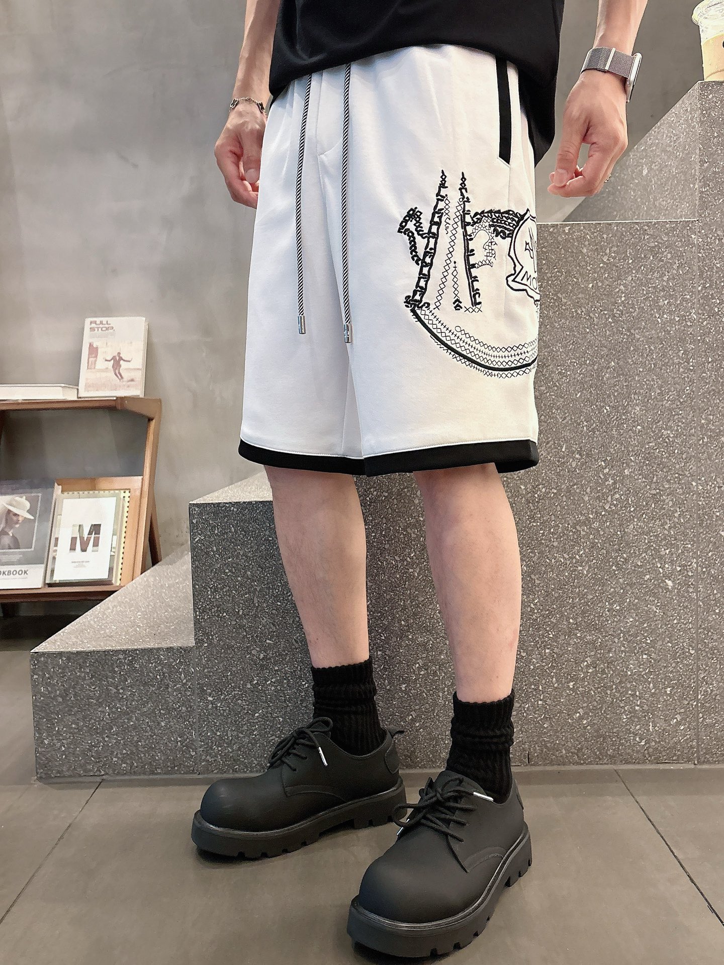 蒙口   三标齐全 2026夏季新款男士休闲短裤，高级定制面料透气面料 透气弹力舒适度极高，细节无可挑剔