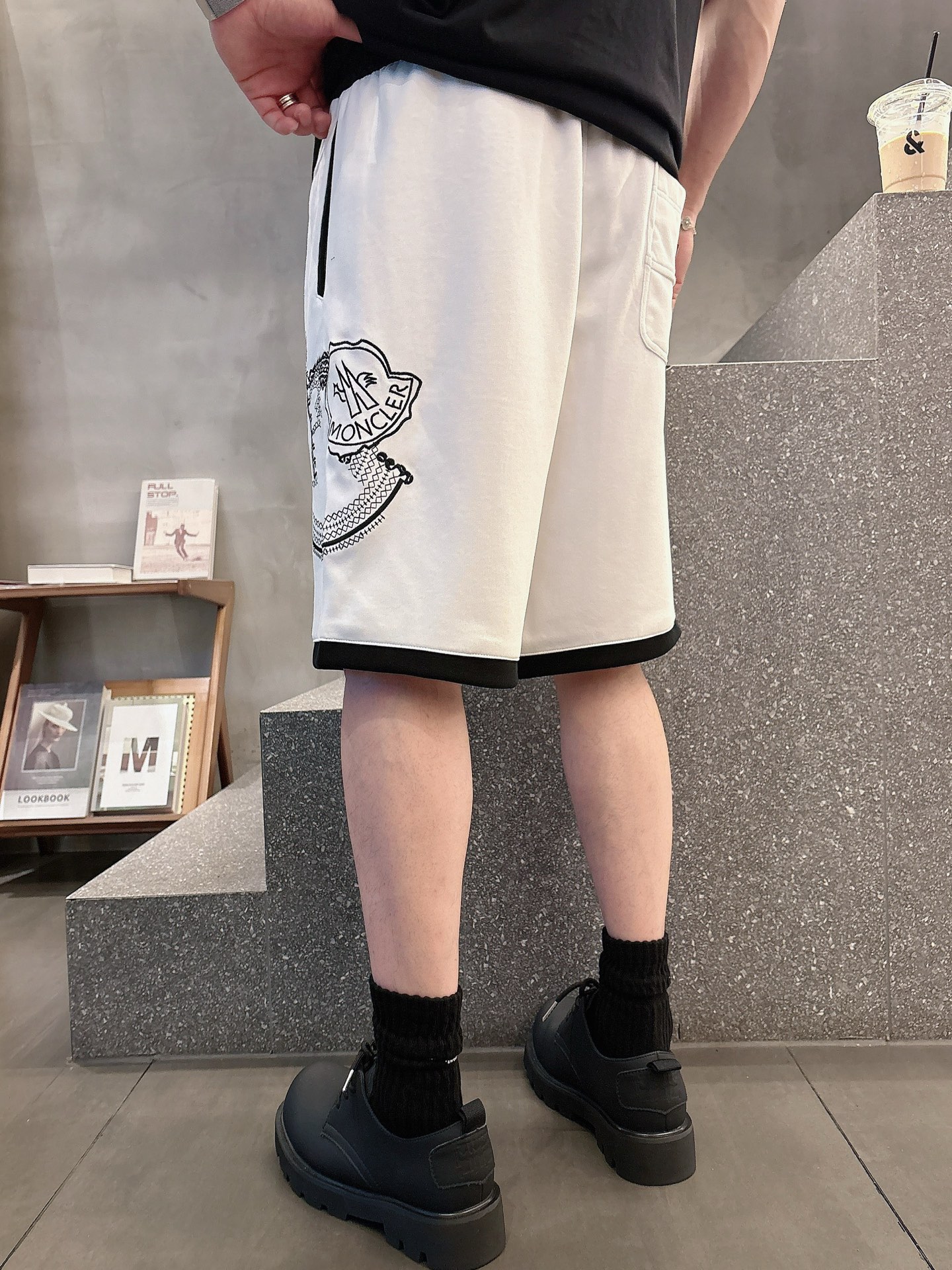蒙口   三标齐全 2026夏季新款男士休闲短裤，高级定制面料透气面料 透气弹力舒适度极高，细节无可挑剔