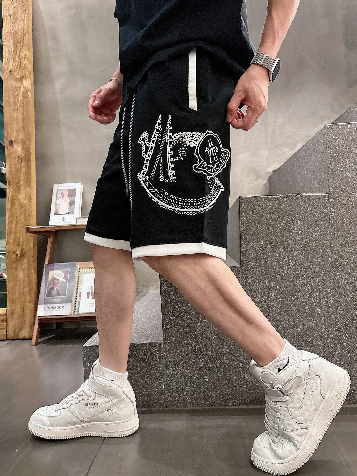 NO:420628,Complete three-stamped mouth-covered new summer men's casual shorts, high-end custom fabric breathable fabric, extremely breathable, elastic and comfortable, impeccable details, top-level auxiliary materials, original logo design concept, delicate and soft feel!  The upper body style is excellent!  Size M-XXXL order to report height and weight, Moncler, shorts, alexander wang19860909蒙口三标齐全 夏季新款男士休闲短裤,高级定制面料透气面料 透气弹力舒适度极高,细节无可挑剔,顶级辅料配备,原版logo设计理念,手感细腻柔软！上身版型超赞！尺码M-XXXL下单报身高体重,,Moncler,shorts,alexander wang,Men's clothing