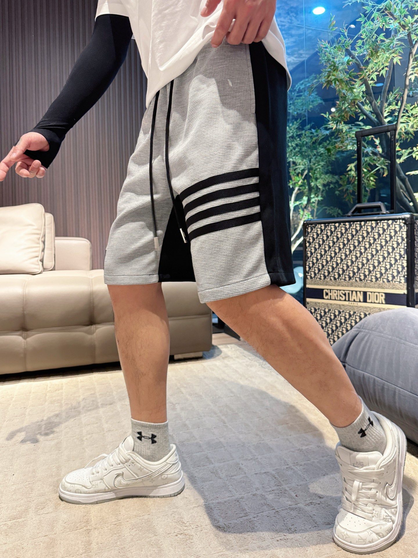 NO:413714,tB three standards are complete. 2025 summer new men's casual shorts, high-end custom fabric breathable fabric, extremely breathable, elastic and comfortable, impeccable details, top-level auxiliary materials, original logo design concept, delicate and soft feel!  The upper body style is excellent!  Size M-XXXL order to report height and weight, shorts, alexander wang19860909tB三标齐全 2025夏季新款男士休闲短裤,高级定制面料透气面料 透气弹力舒适度极高,细节无可挑剔,顶级辅料配备,原版logo设计理念,手感细腻柔软！上身版型超赞！尺码M-XXXL下单报身高体重,,shorts,alexander wang,Men's clothing