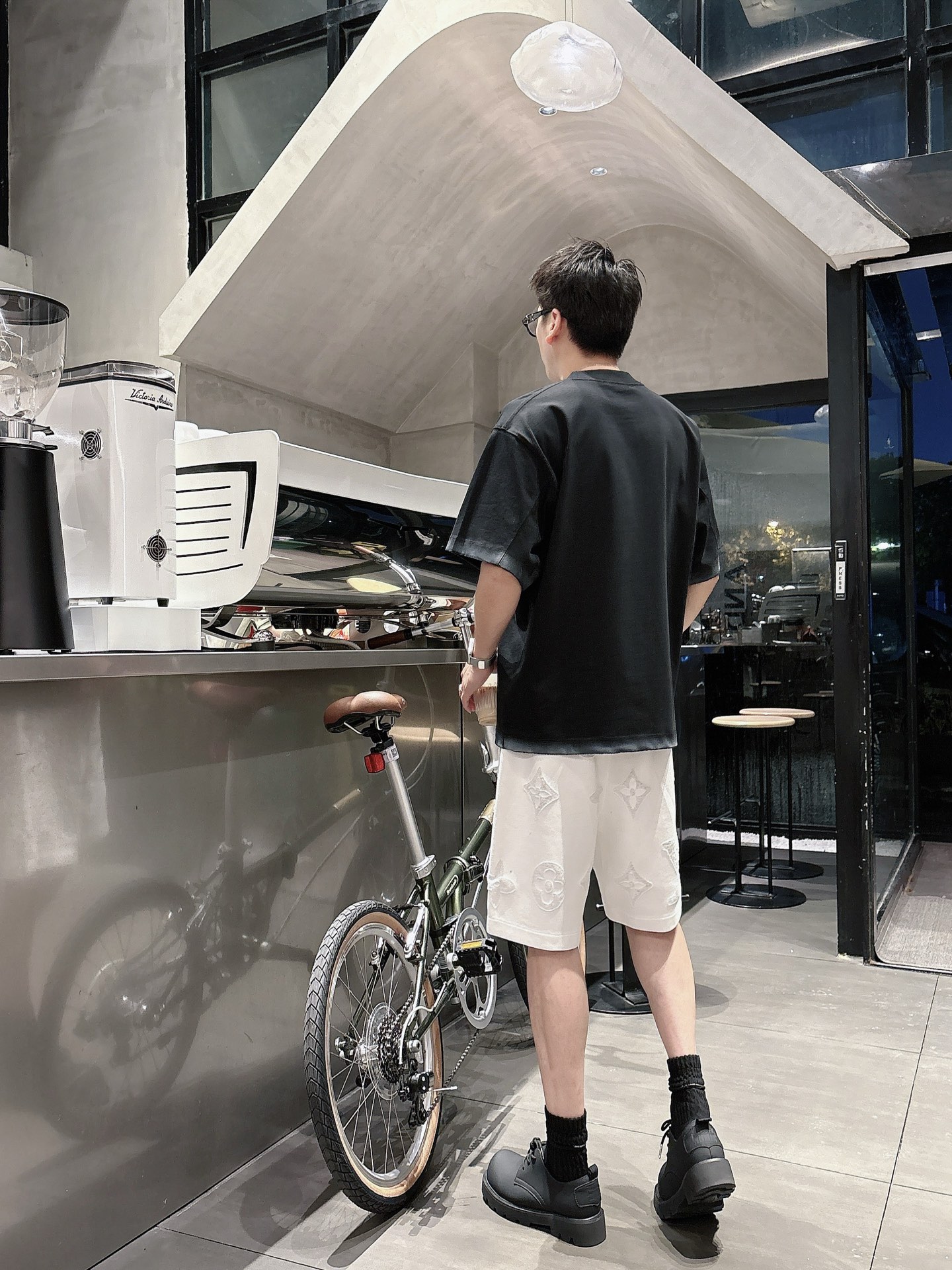 LV   三标齐全 2026夏季新款男士休闲短裤，高级定制面料透气面料 透气弹力舒适度极高，细节无可挑剔