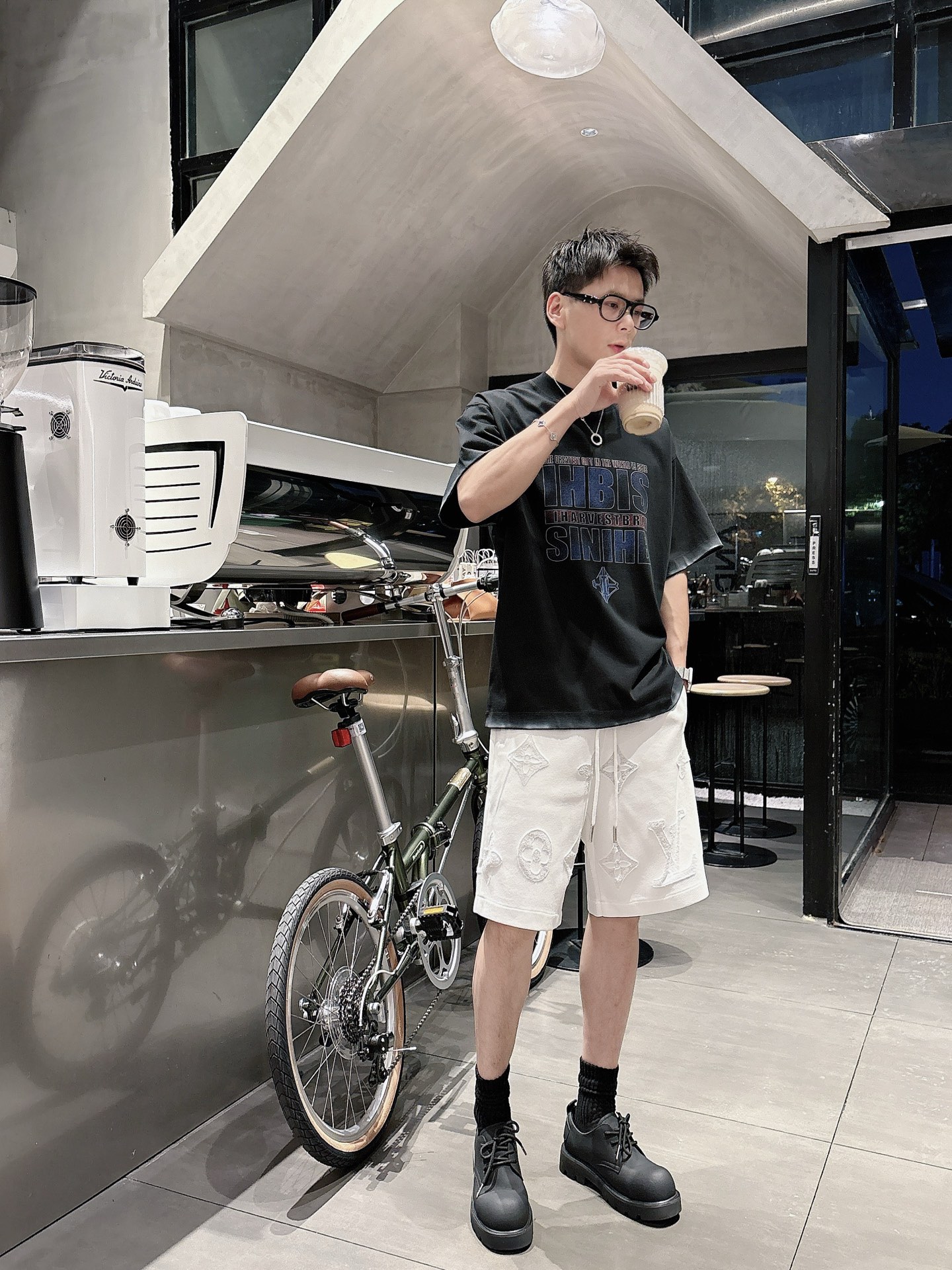 LV   三标齐全 2026夏季新款男士休闲短裤，高级定制面料透气面料 透气弹力舒适度极高，细节无可挑剔