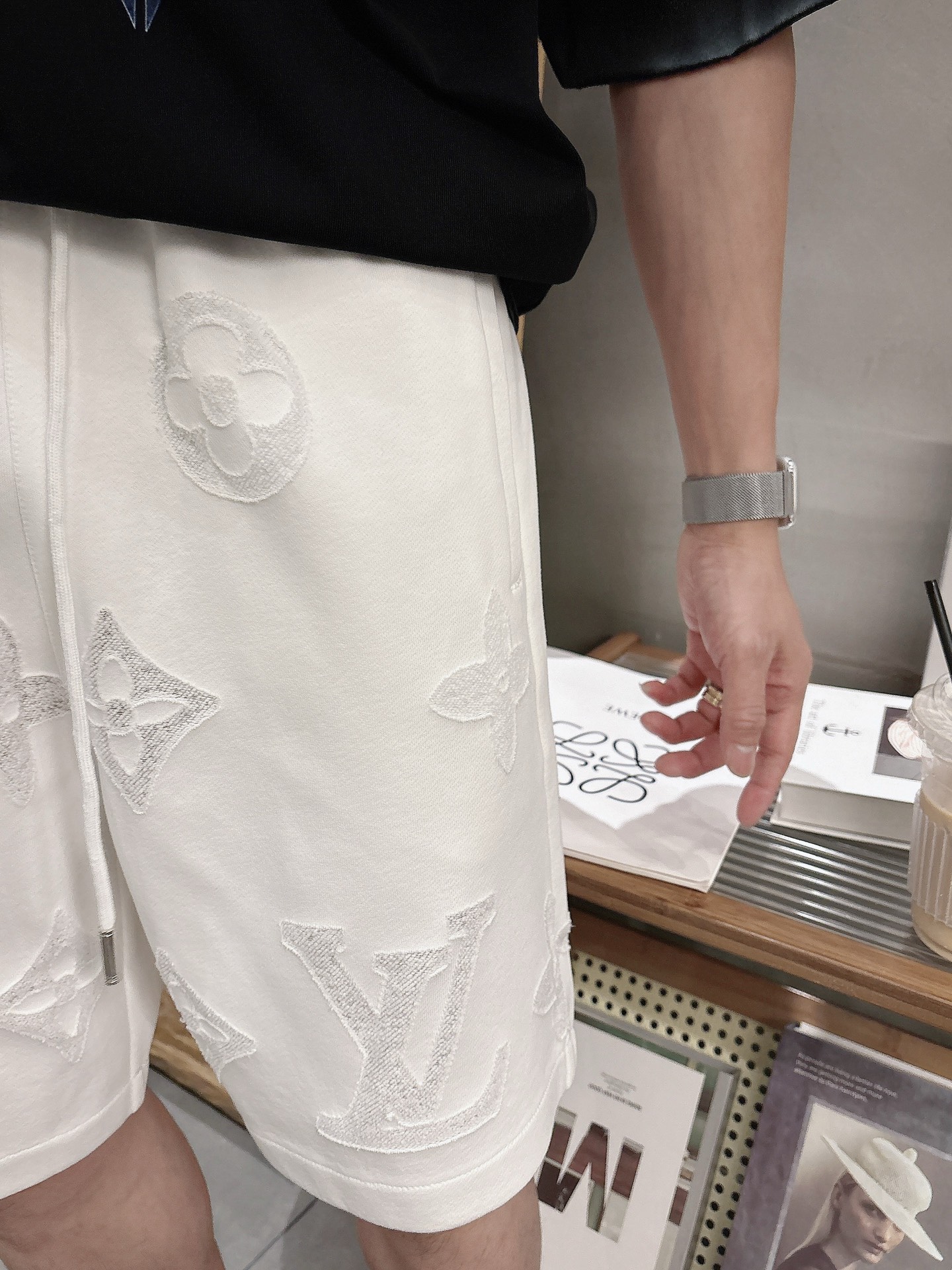 LV   三标齐全 2026夏季新款男士休闲短裤，高级定制面料透气面料 透气弹力舒适度极高，细节无可挑剔