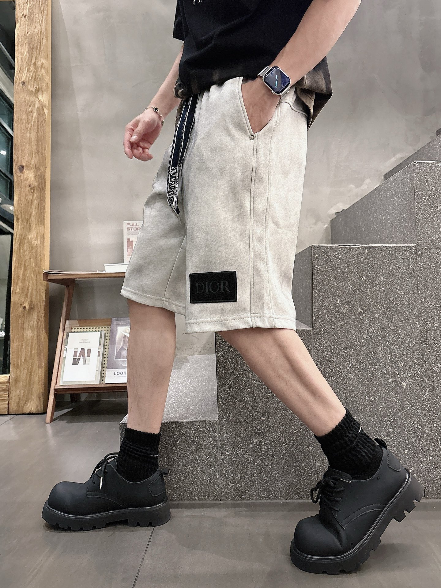 NO:420688,Dior's three standards are complete, new summer casual shorts, high-end custom fabric breathable fabric, extremely breathable, elastic and comfortable, impeccable details, top-level auxiliary materials, original logo design concept, delicate and soft feel!  The upper body style is excellent!  Size M-XXXL order to report height and weight, dior, shorts, alexander wang19860909迪奥三标齐全 夏季新款男士休闲短裤,高级定制面料透气面料 透气弹力舒适度极高,细节无可挑剔,顶级辅料配备,原版logo设计理念,手感细腻柔软！上身版型超赞！尺码M-XXXL下单报身高体重,,dior,shorts,alexander wang,Men's clothing